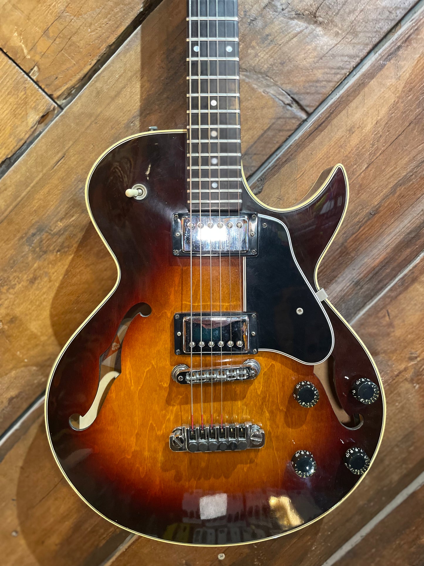 S/H 1980 Gibson Howard Roberts Fusion, Three Tone Sunburst