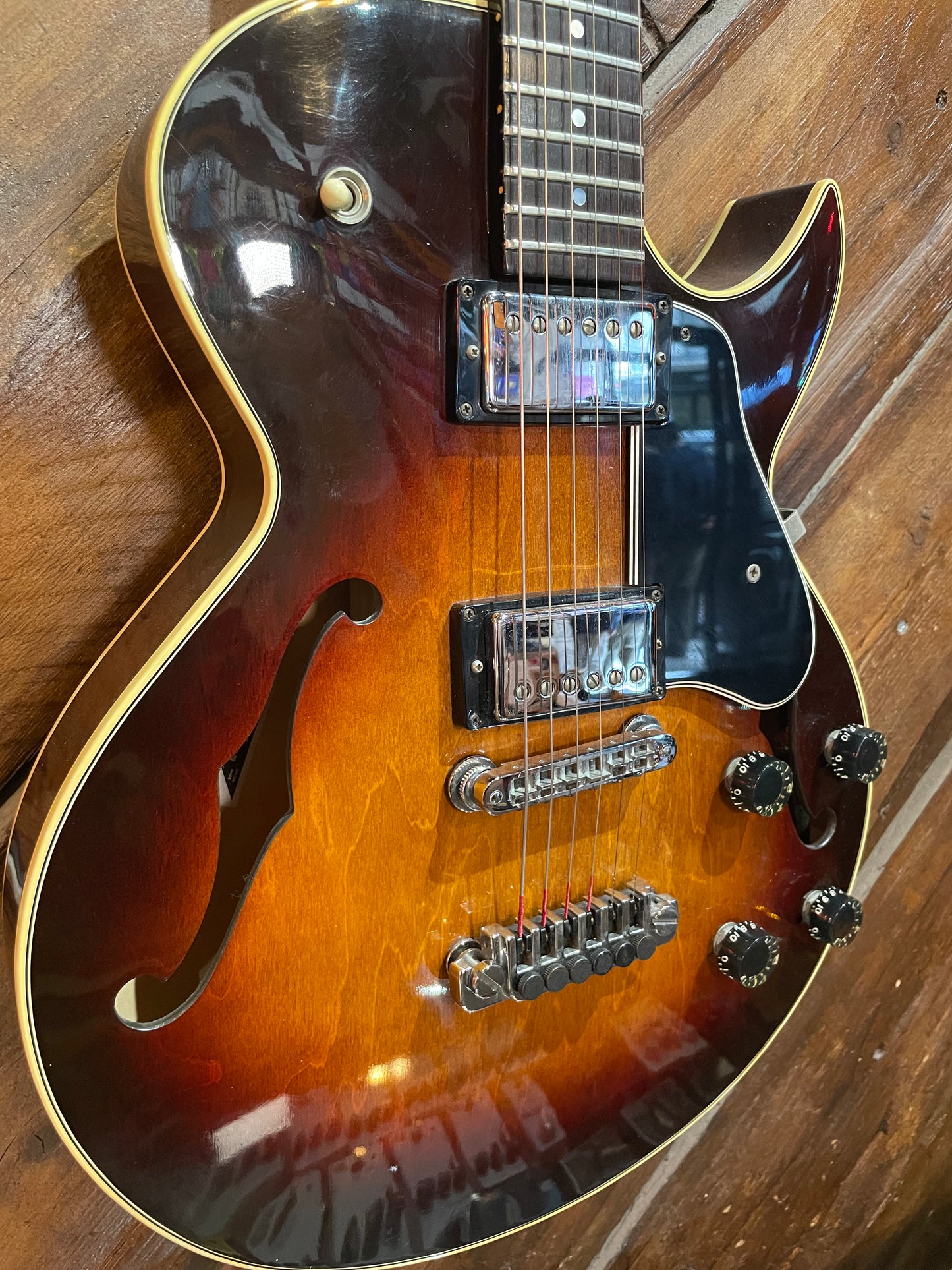 S/H 1980 Gibson Howard Roberts Fusion, Three Tone Sunburst