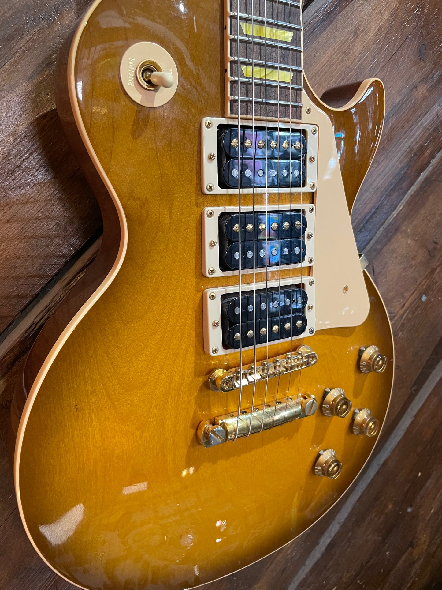 S/H 2000 Gibson Les Paul Classic 3 Pickup, Sunburst