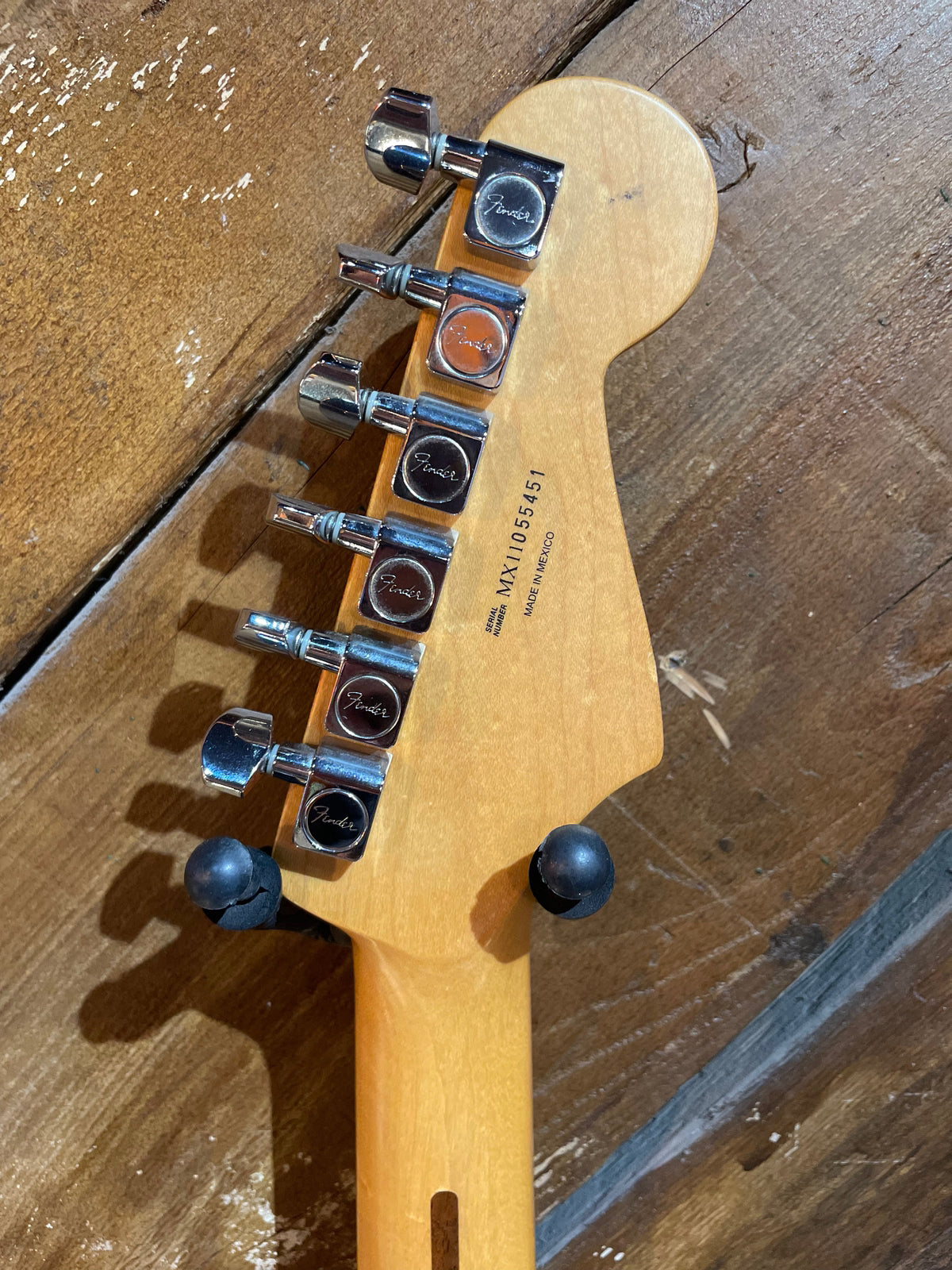 S/H 2011 Fender Mexican Standard Stratocaster Left Handed, Three Tone Sunburst