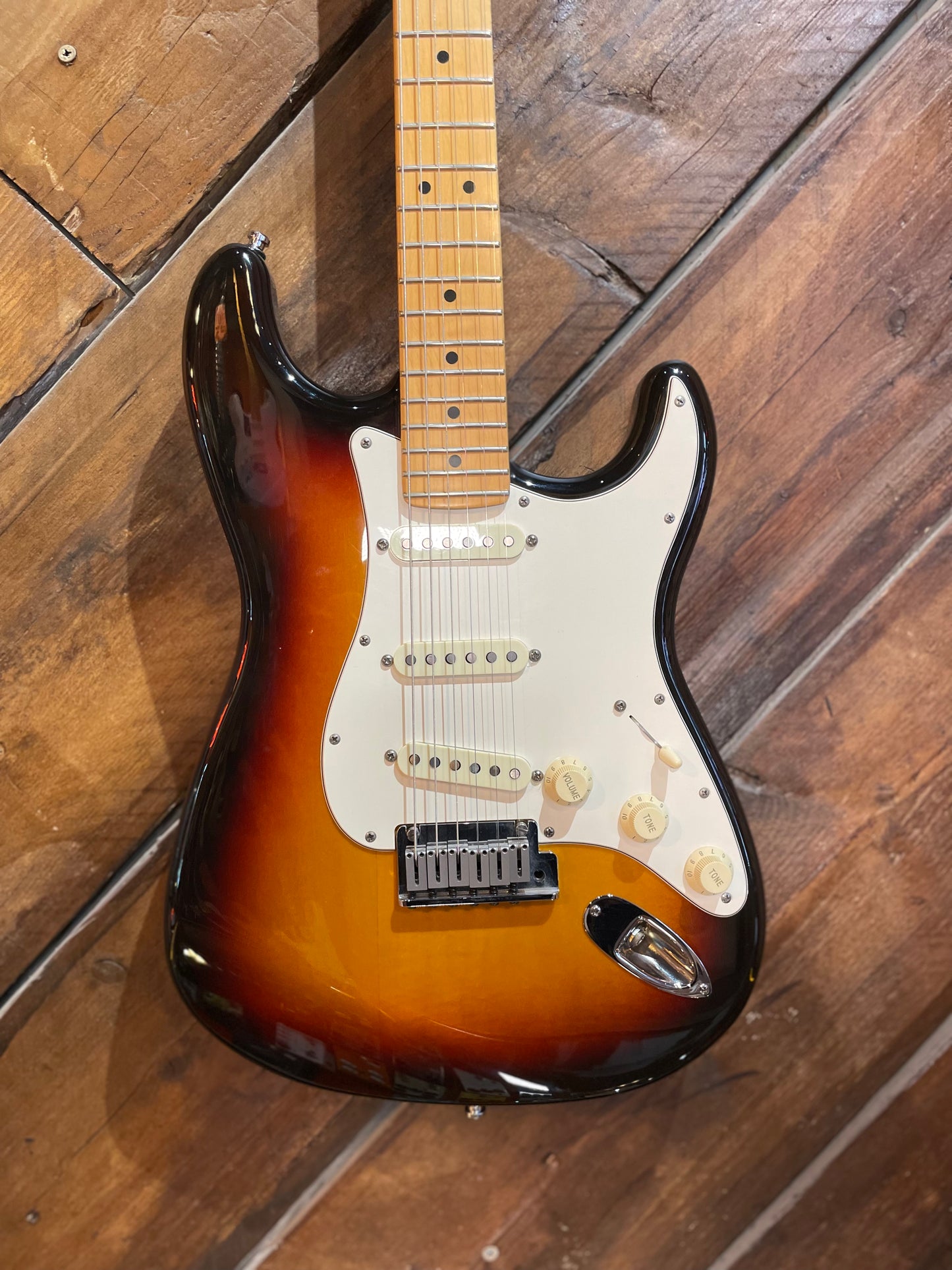 S/H 1988 Fender American Standard Stratocaster, Three Tone Sunburst