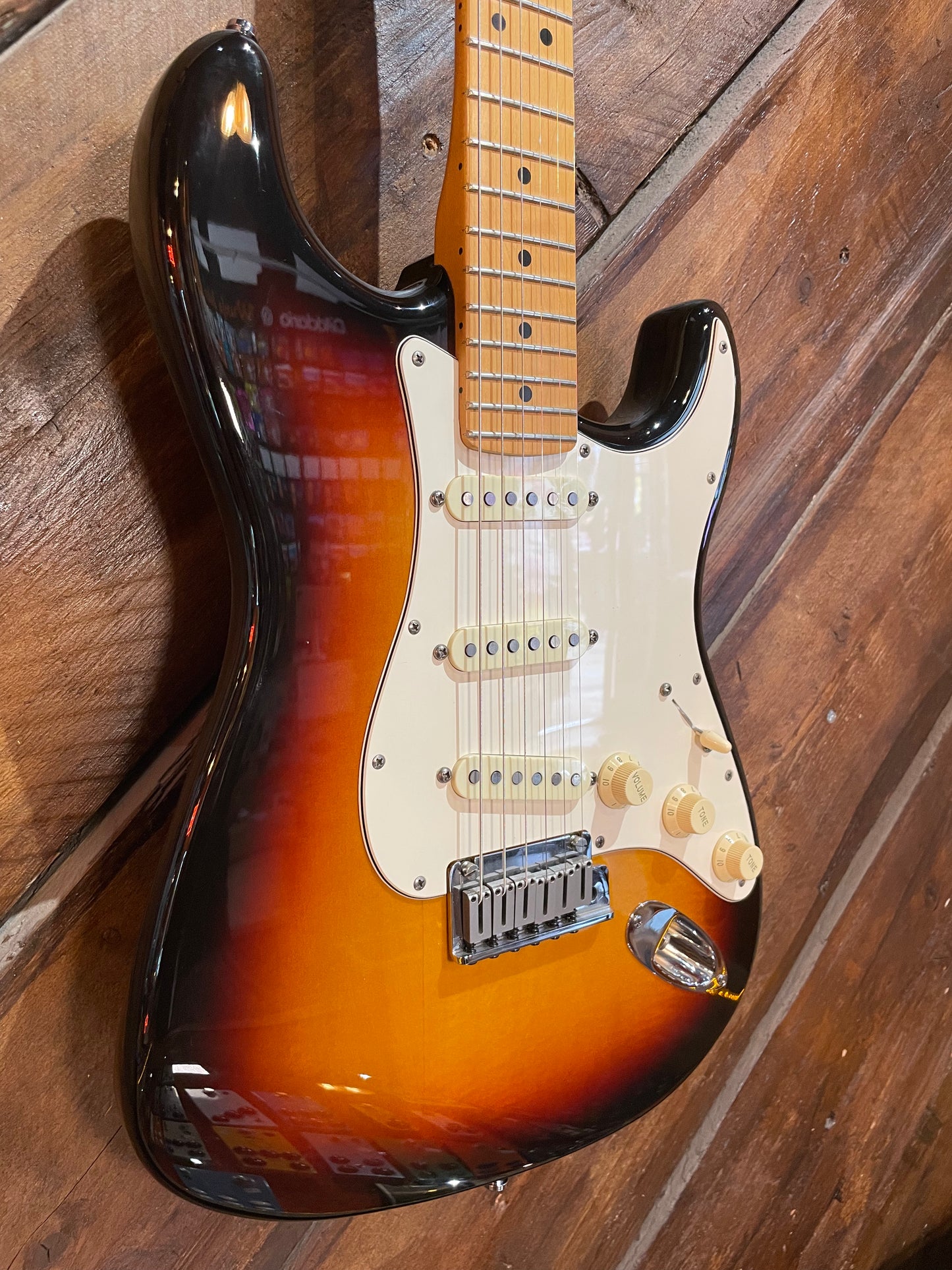 S/H 1988 Fender American Standard Stratocaster, Three Tone Sunburst