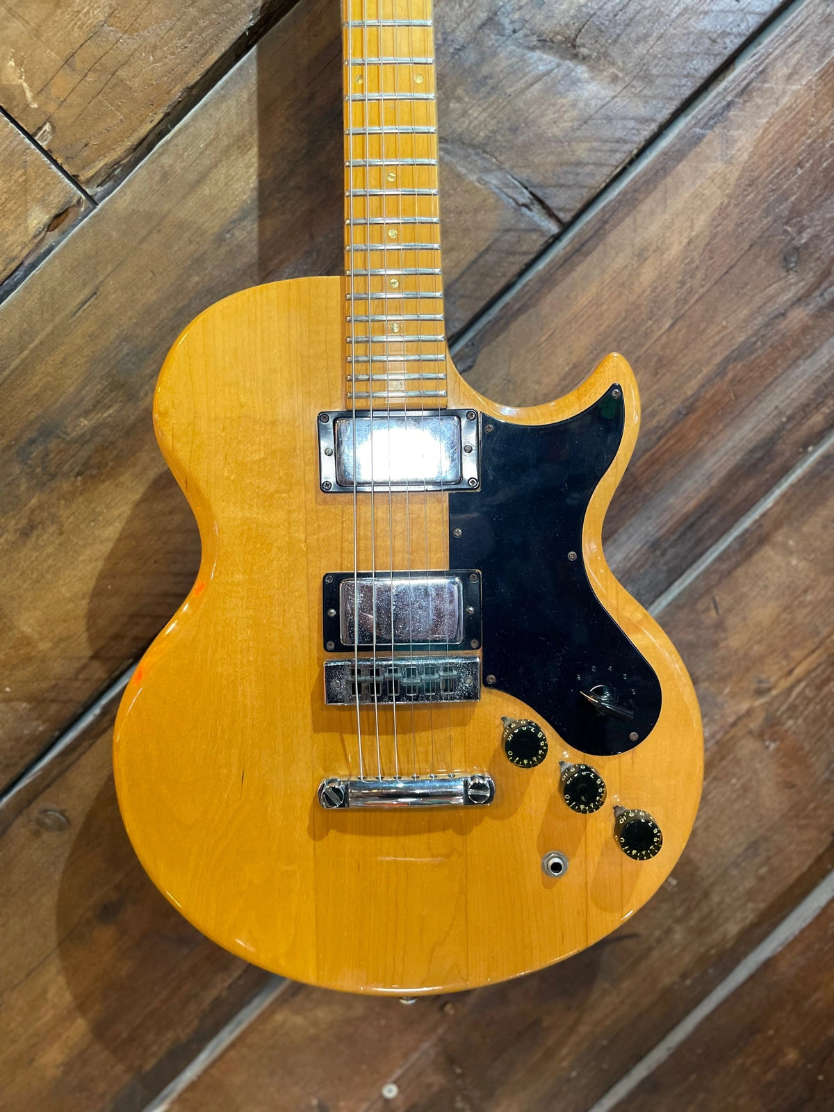 S/H 1973 Gibson L6-S Maple Fretboard, Natural