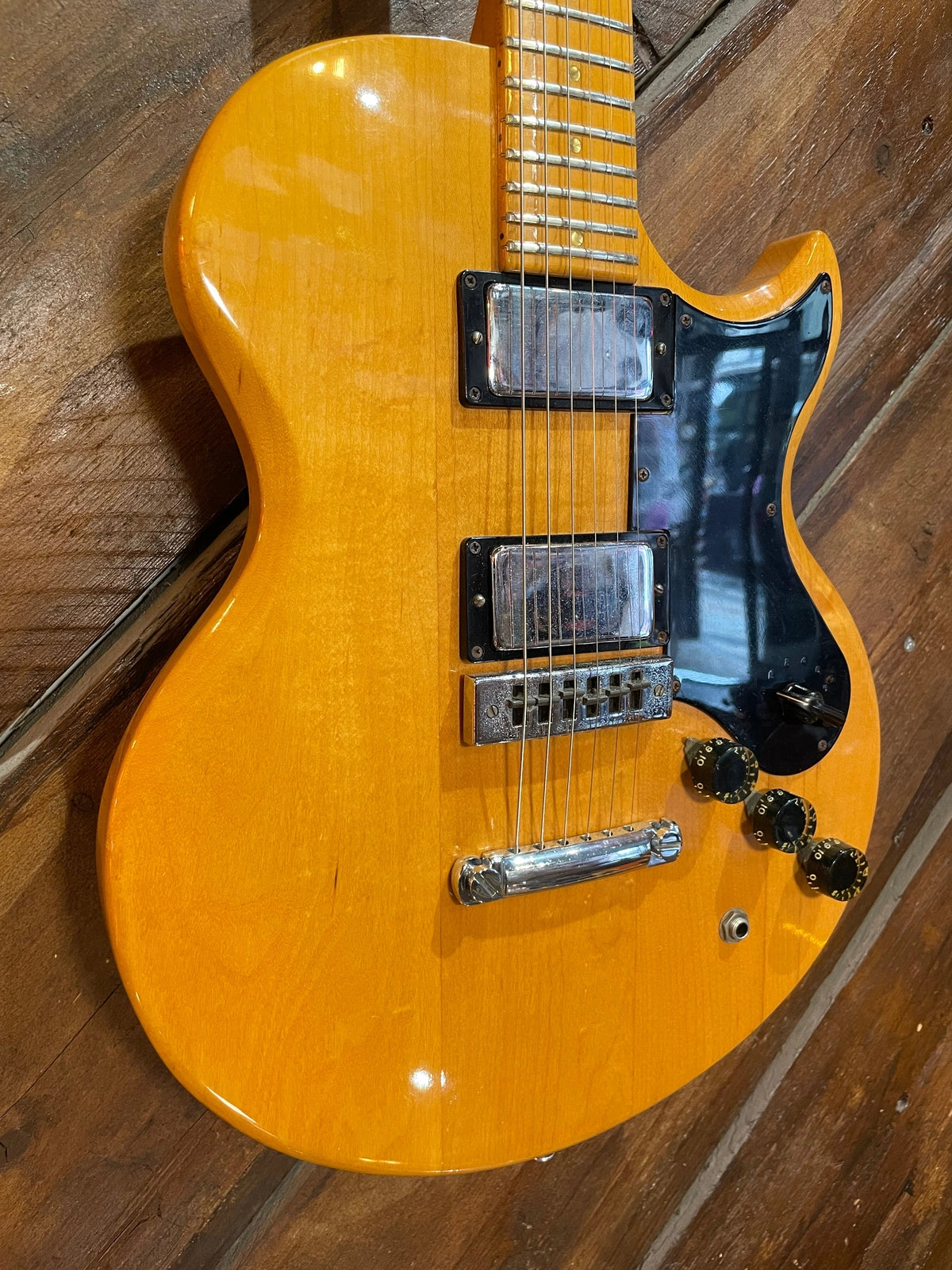 S/H 1973 Gibson L6-S Maple Fretboard, Natural