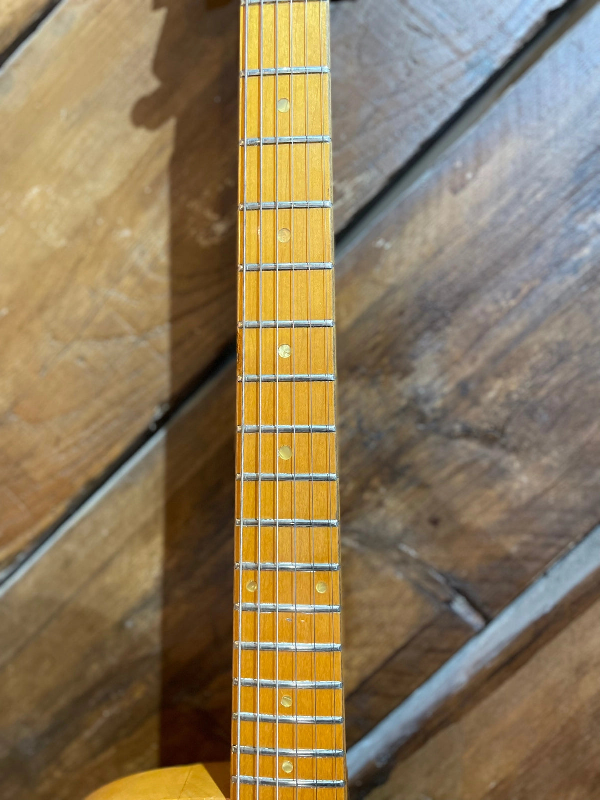 S/H 1973 Gibson L6-S Maple Fretboard, Natural