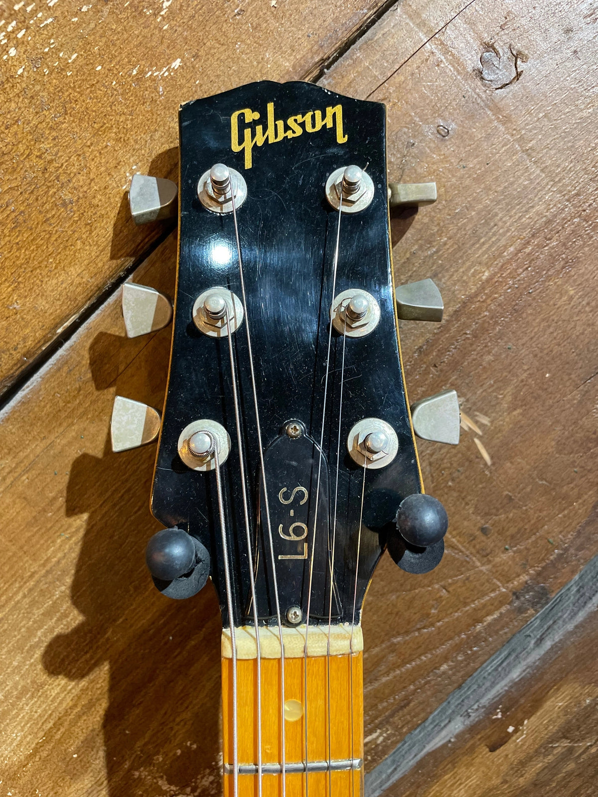 S/H 1973 Gibson L6-S Maple Fretboard, Natural