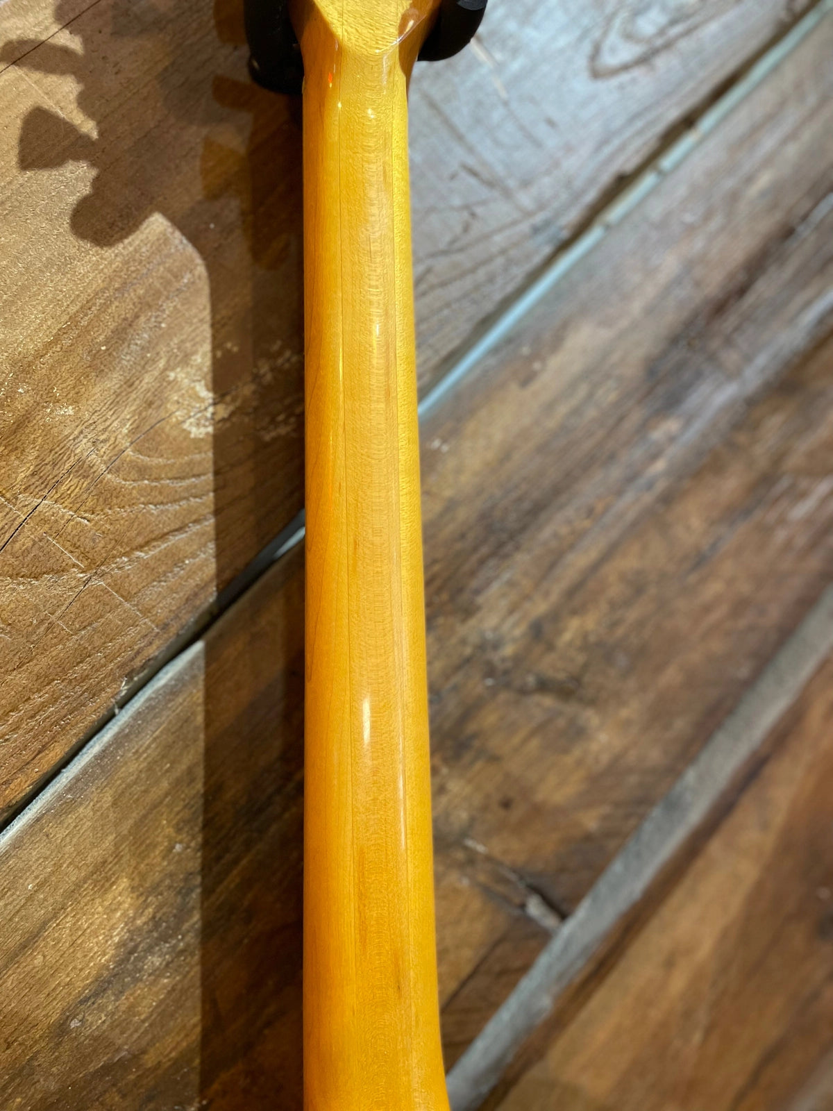 S/H 1973 Gibson L6-S Maple Fretboard, Natural