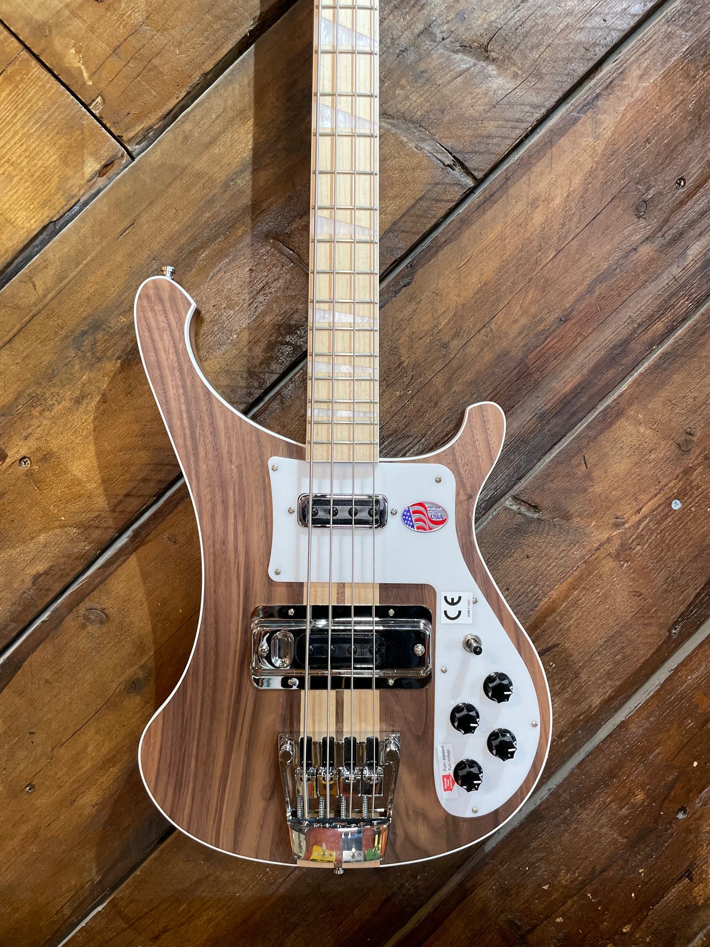 Rickenbacker 4003, Walnut