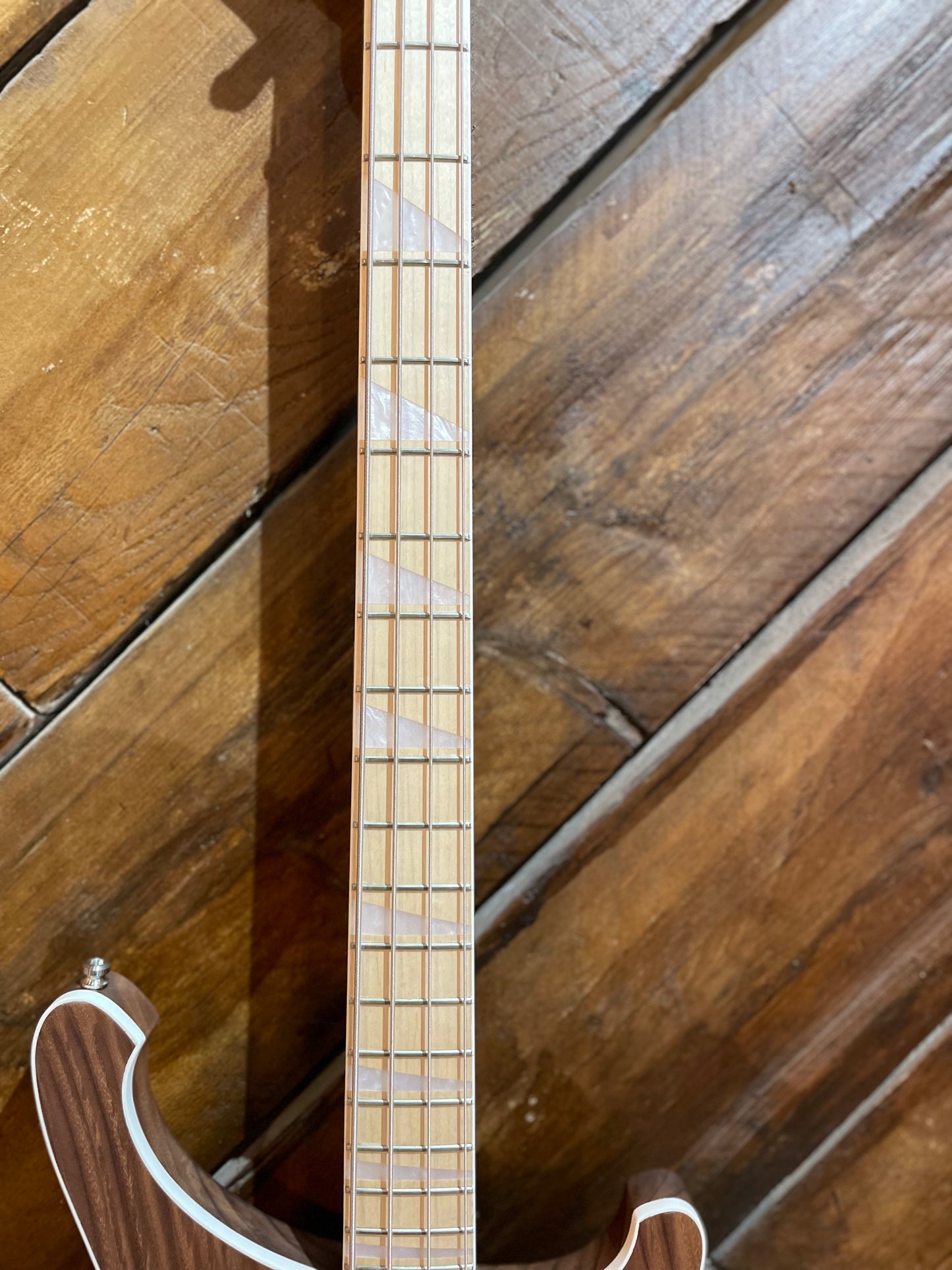 Rickenbacker 4003, Walnut
