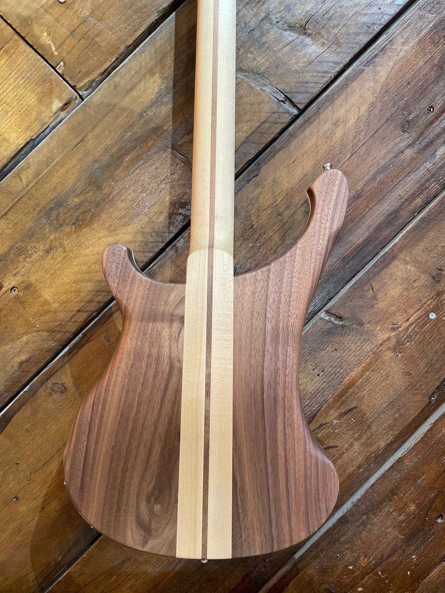 Rickenbacker 4003, Walnut