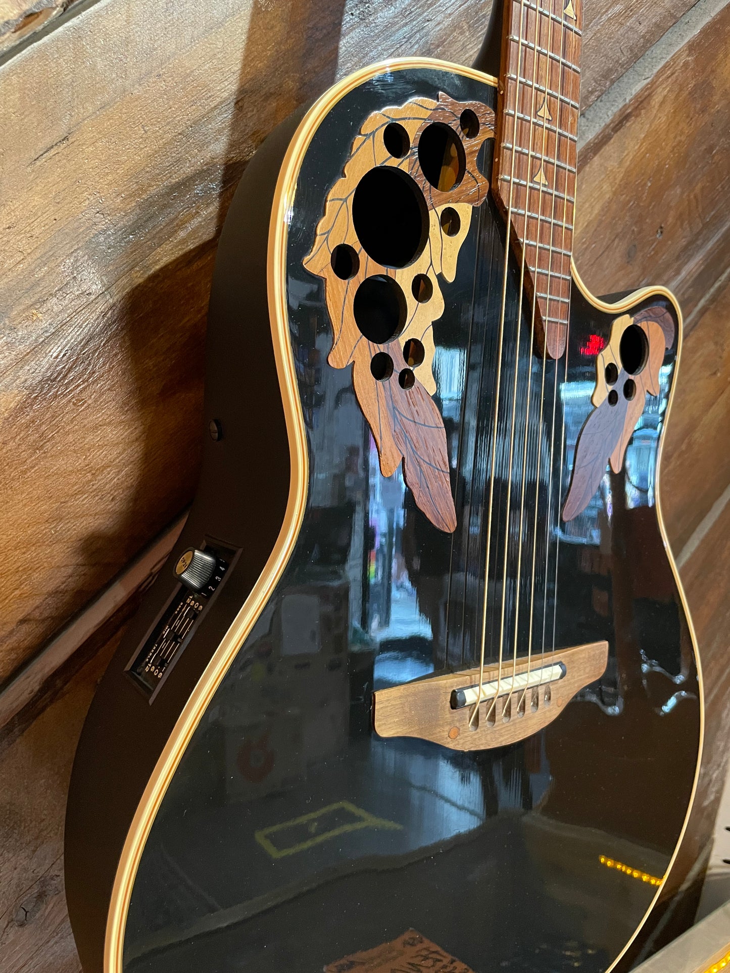 S/H Ovation 1768 Elite Acoustic Guitar