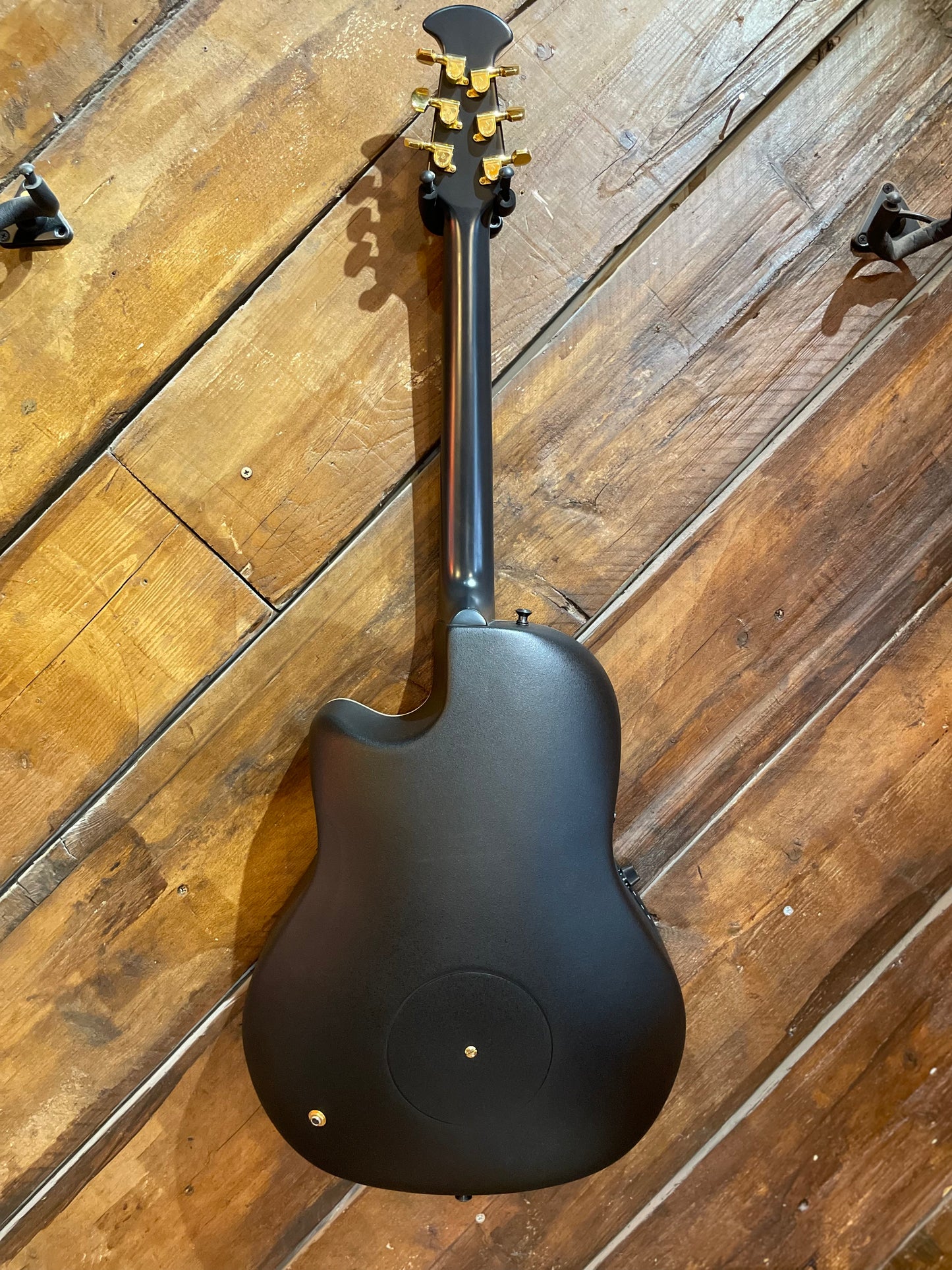 S/H Ovation 1768 Elite Acoustic Guitar