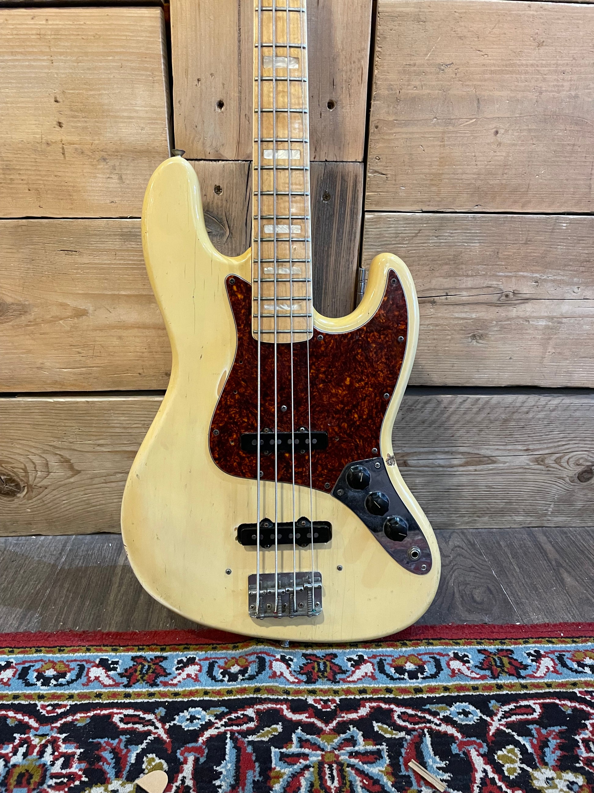 1977 Fender Jazz Bass, Olympic White