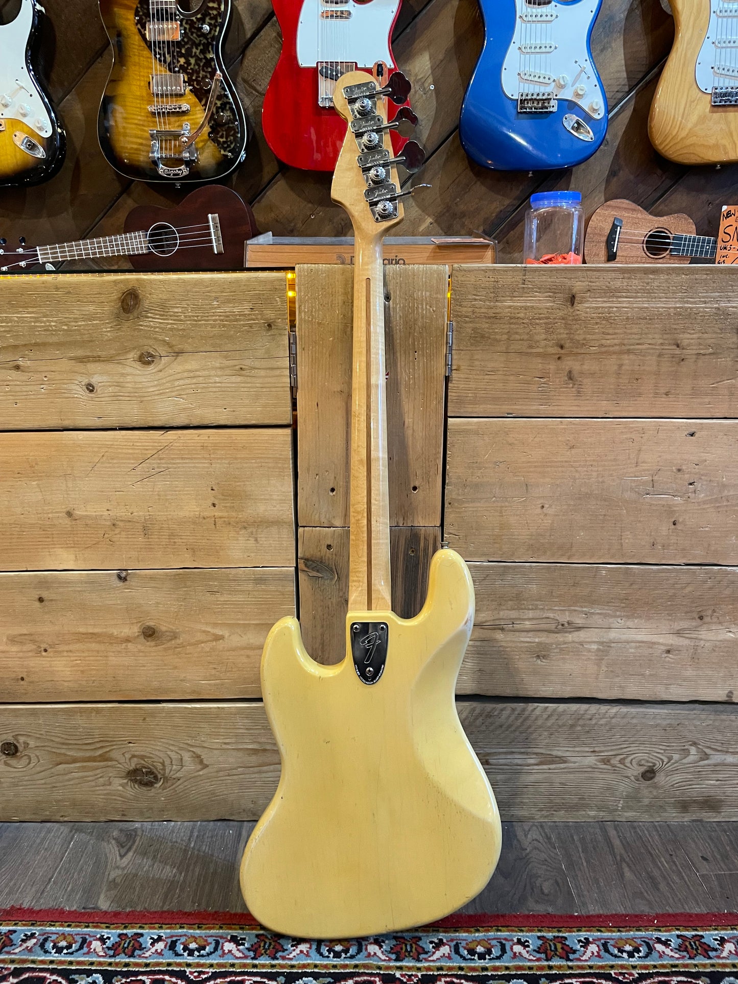 1977 Fender Jazz Bass, Olympic White