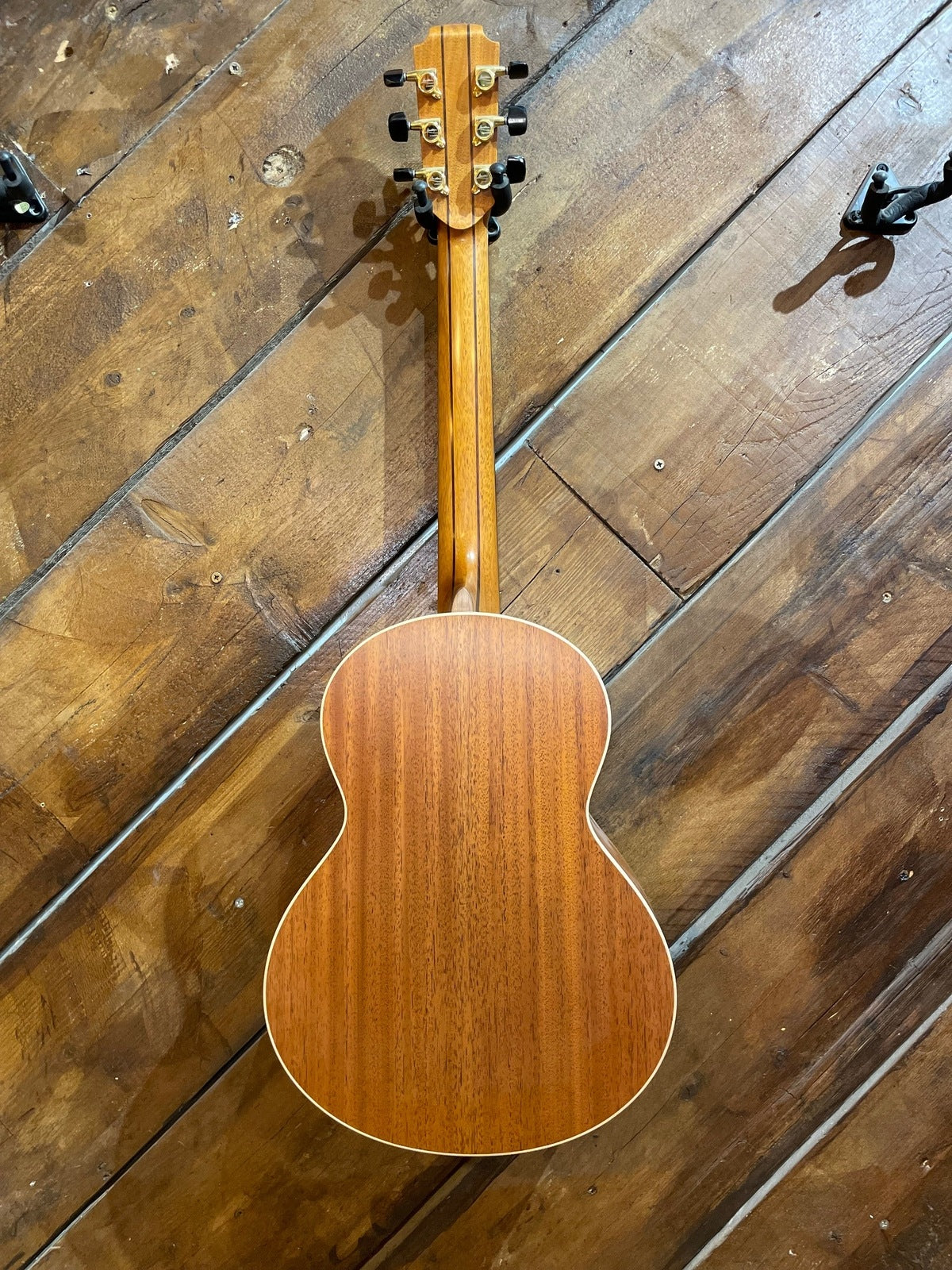 Lowden WL-22 Mahogany / Red Cedar