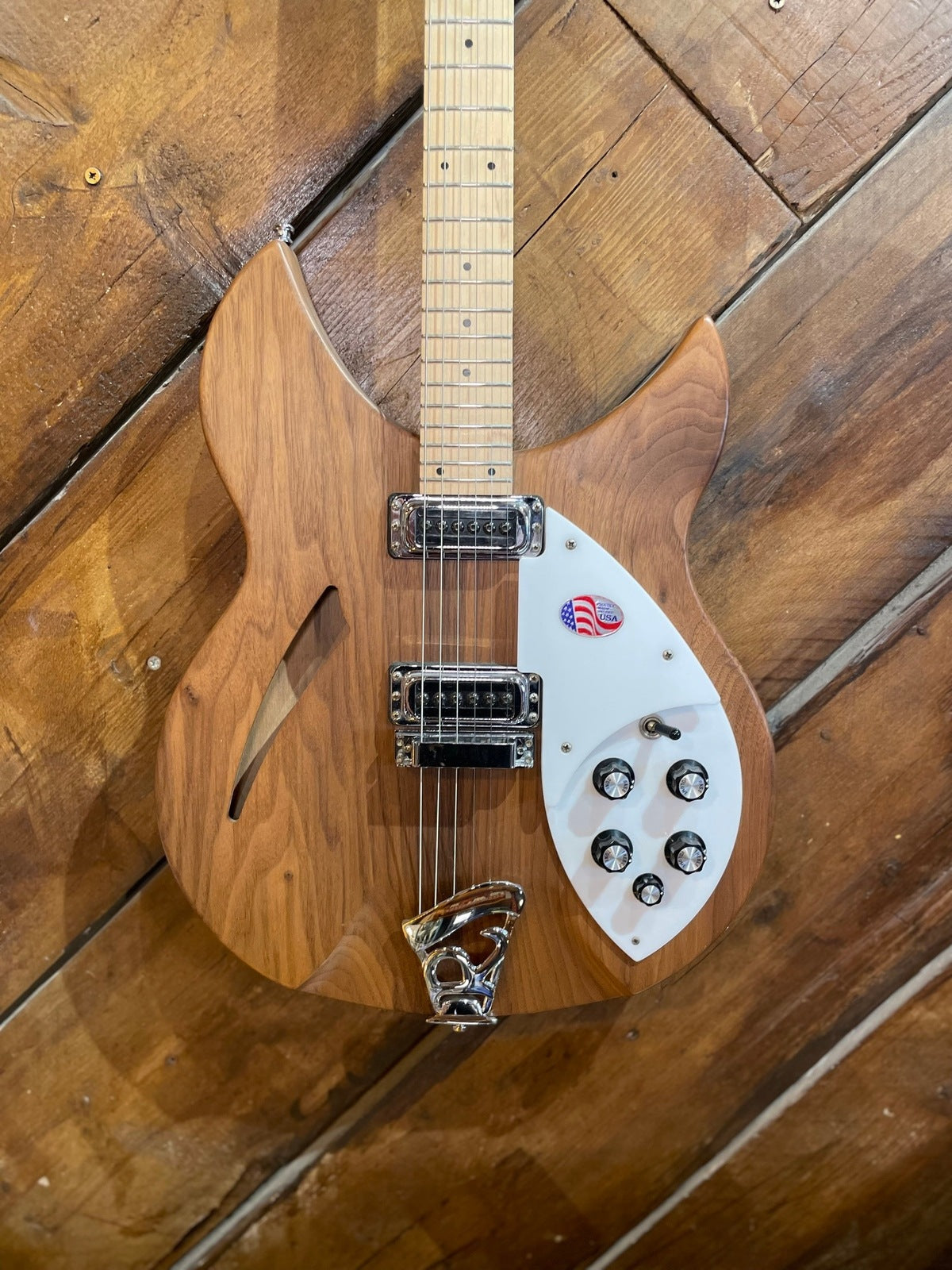 2018 Rickenbacker 330, Walnut