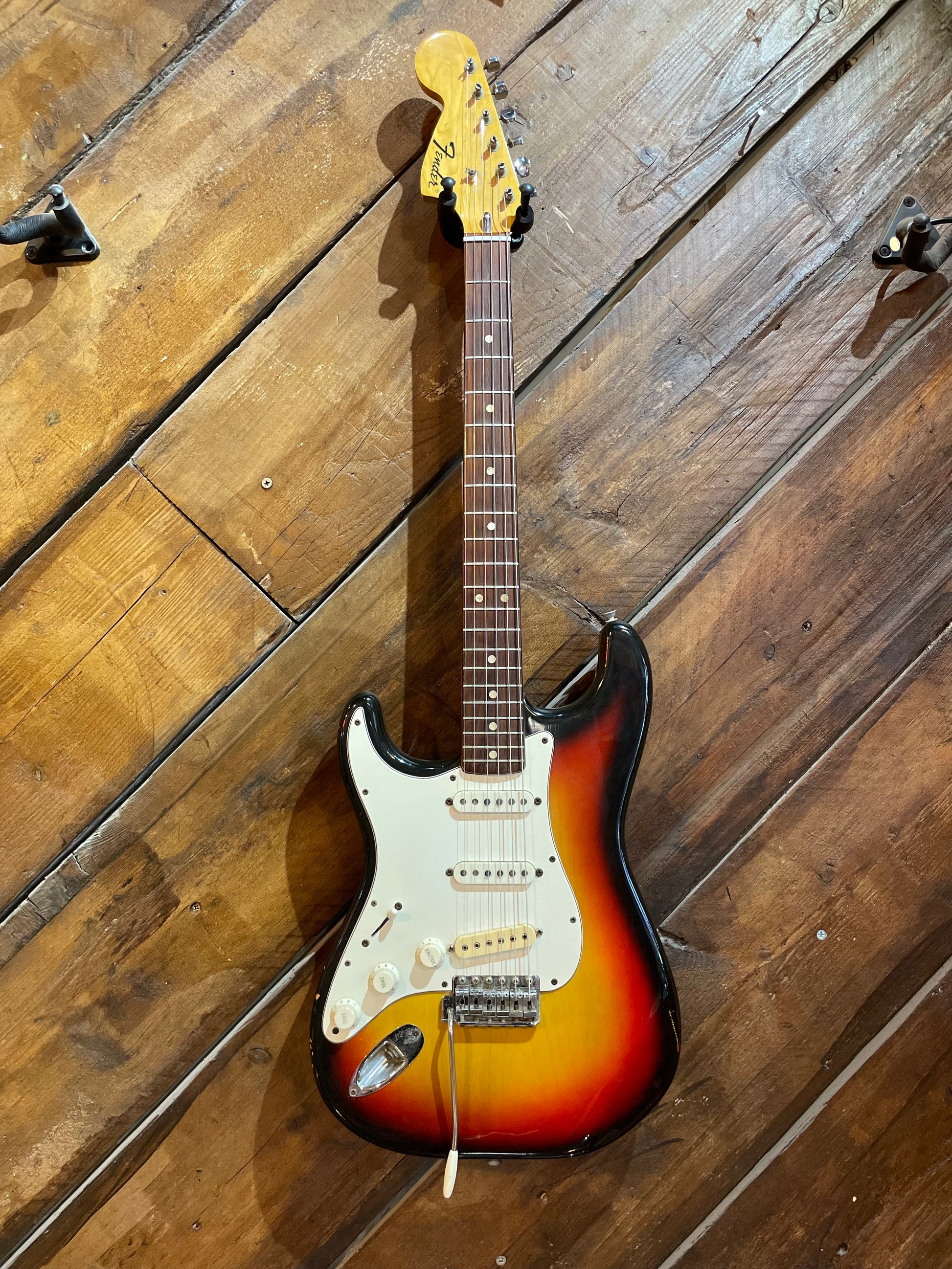 S/H 1973 Fender Stratocaster Left Handed, Three Tone Sunburst