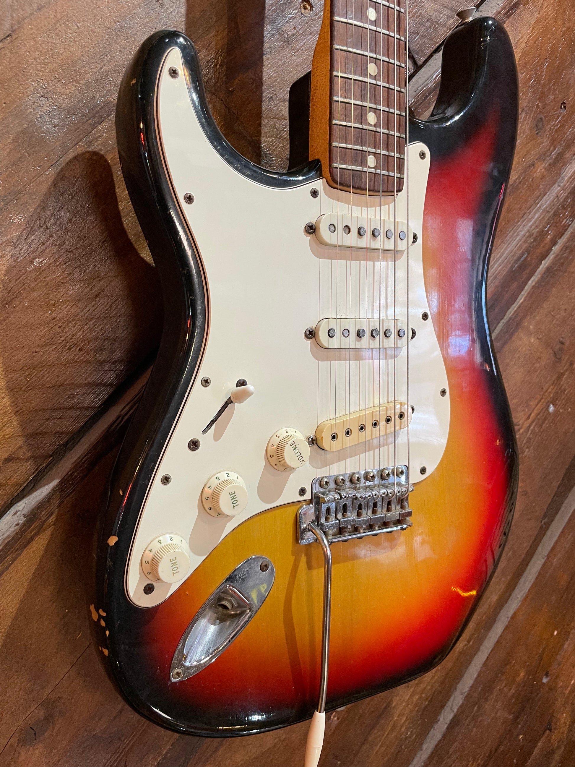 S/H 1973 Fender Stratocaster Left Handed, Three Tone Sunburst