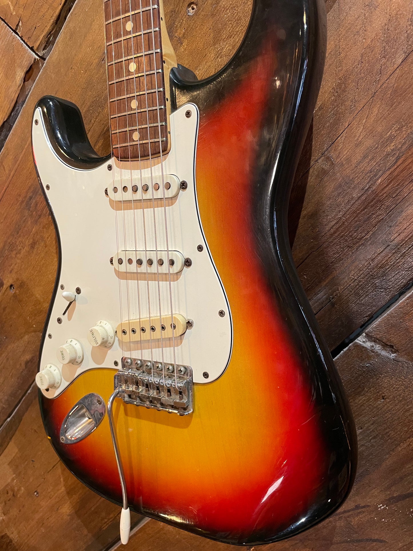S/H 1973 Fender Stratocaster Left Handed, Three Tone Sunburst
