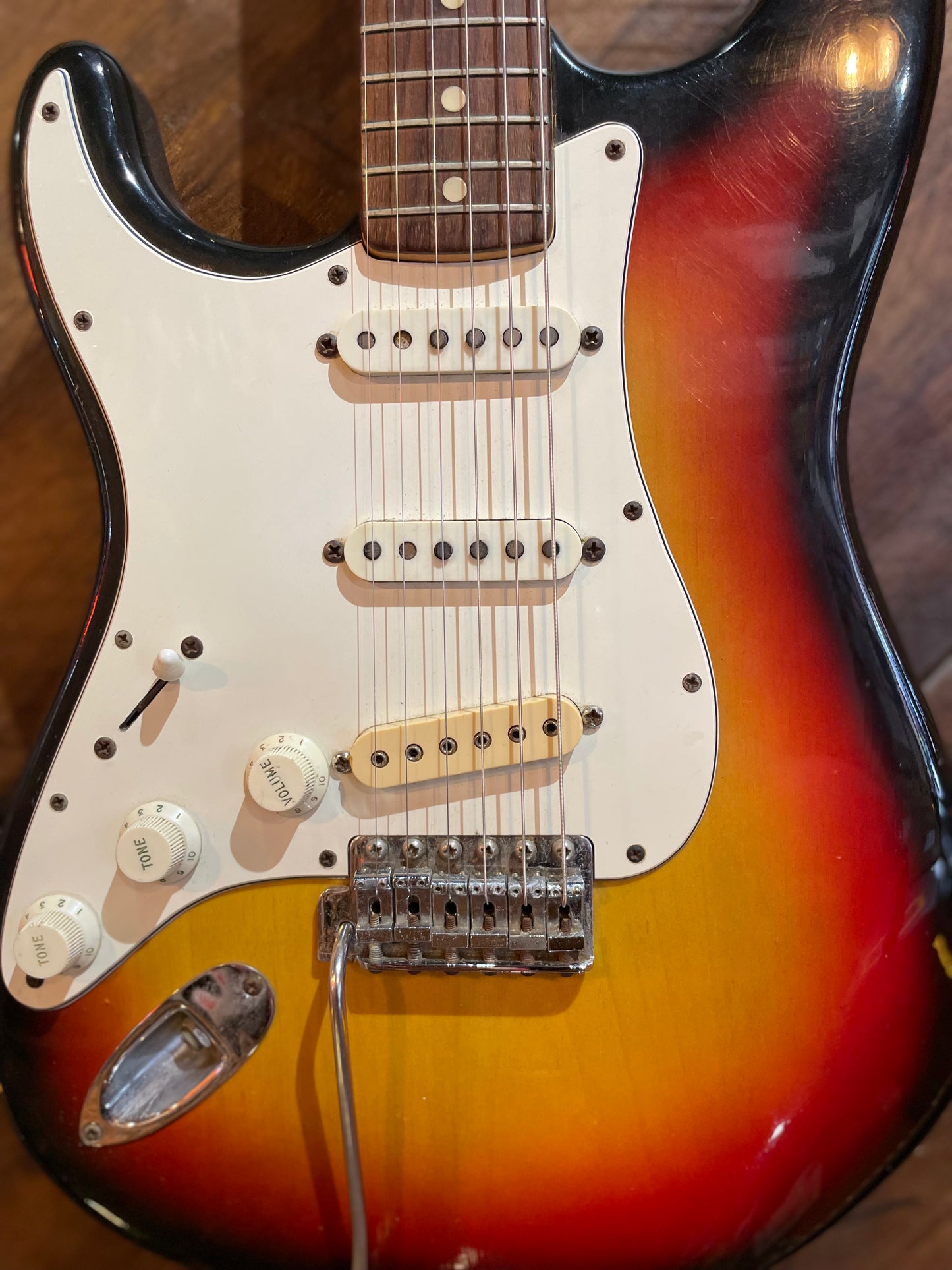 S/H 1973 Fender Stratocaster Left Handed, Three Tone Sunburst