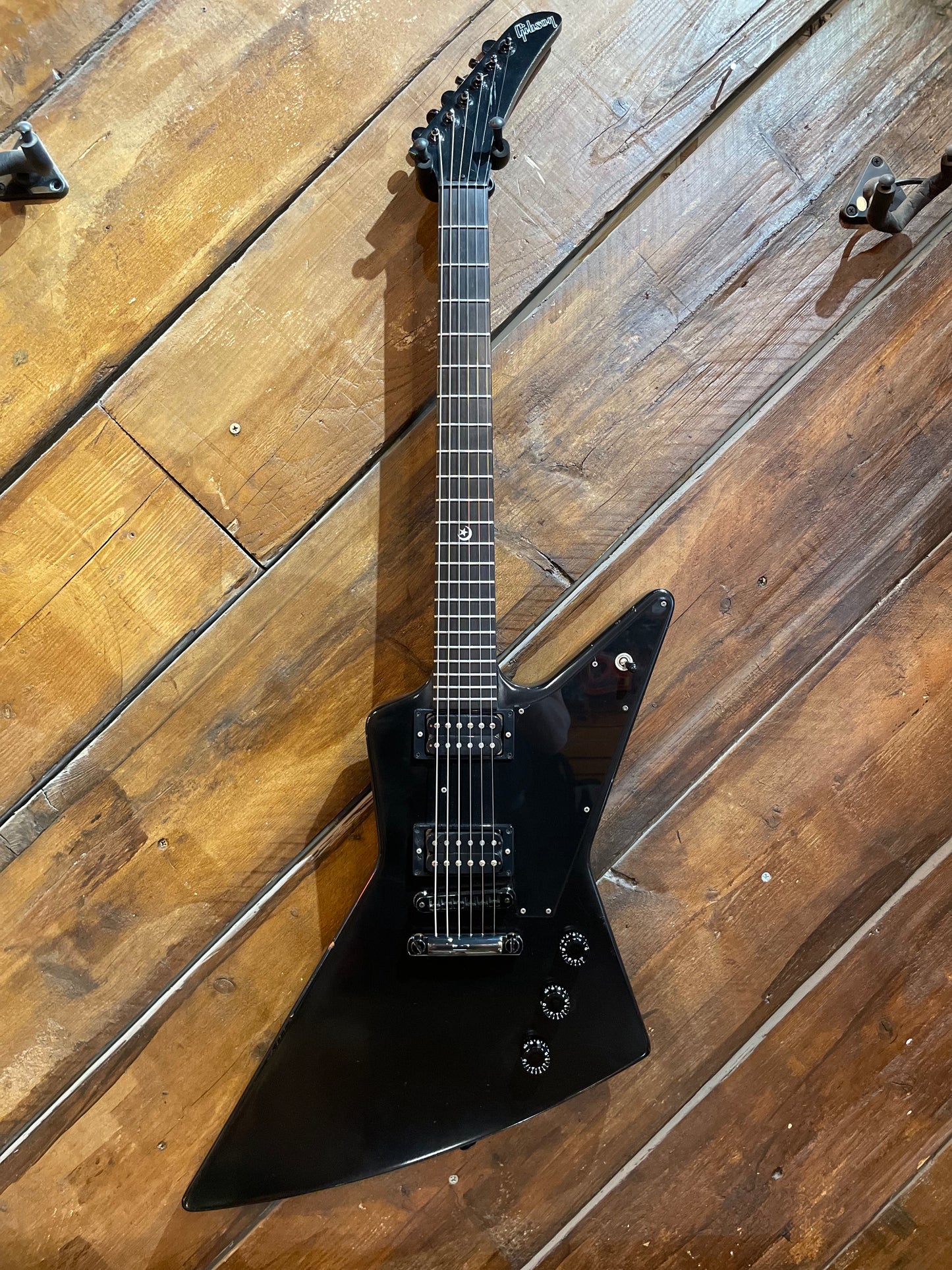 S/H 2000 Gibson USA 'Gothic' Explorer
