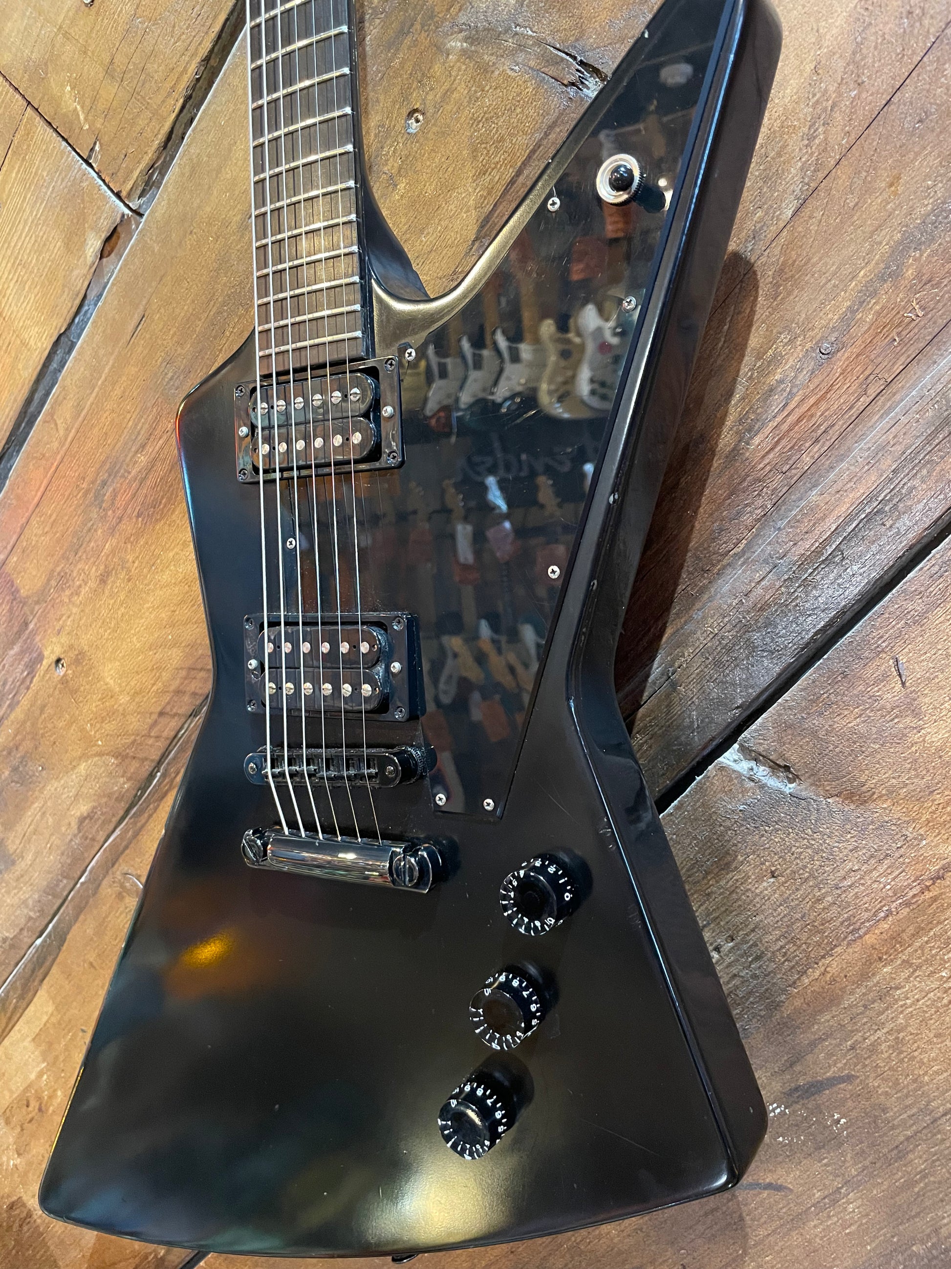 S/H 2000 Gibson USA 'Gothic' Explorer
