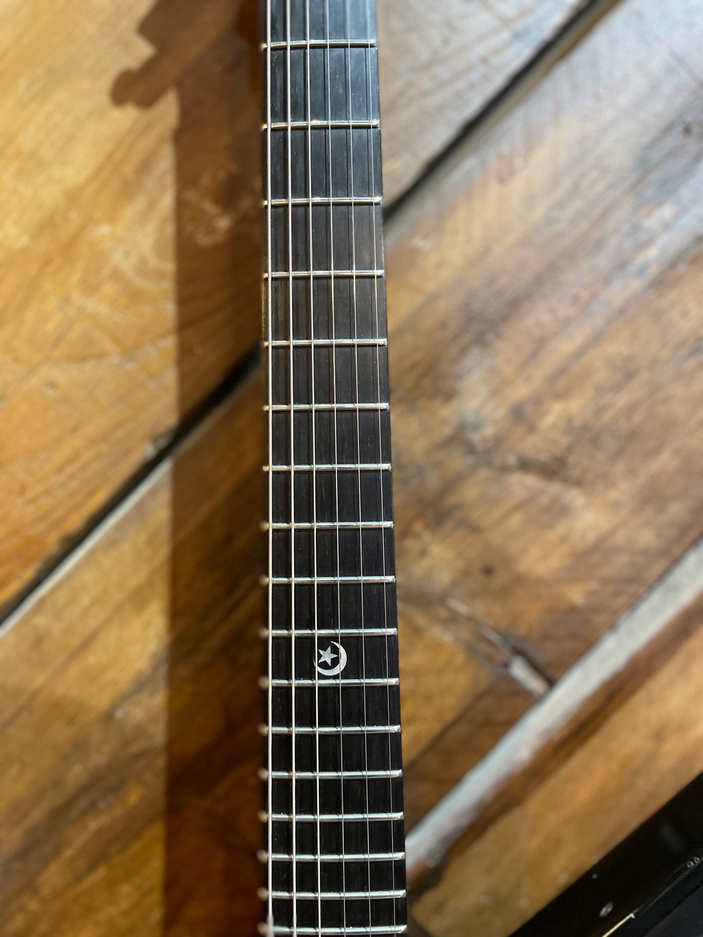 S/H 2000 Gibson USA 'Gothic' Explorer