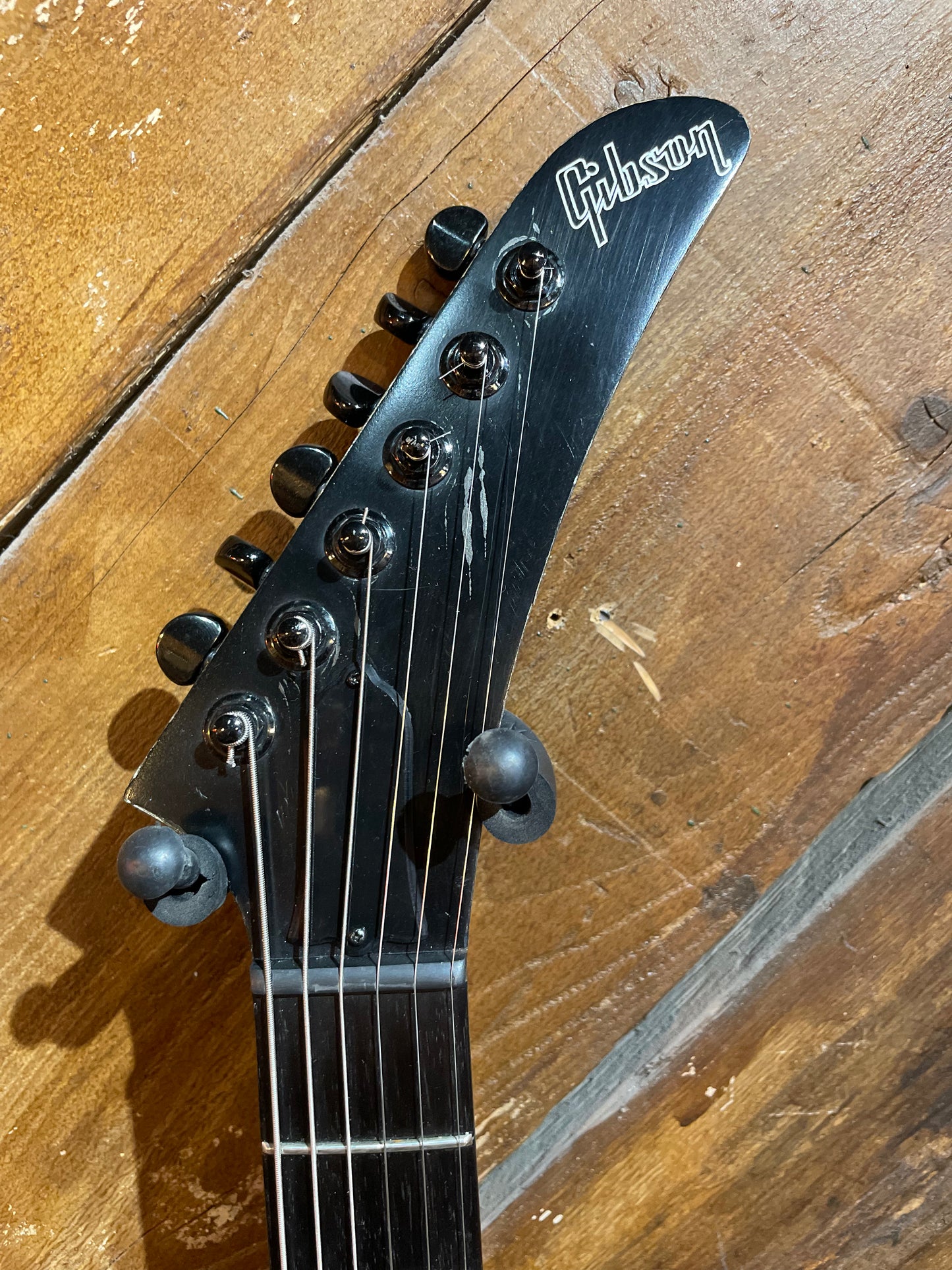 S/H 2000 Gibson USA 'Gothic' Explorer