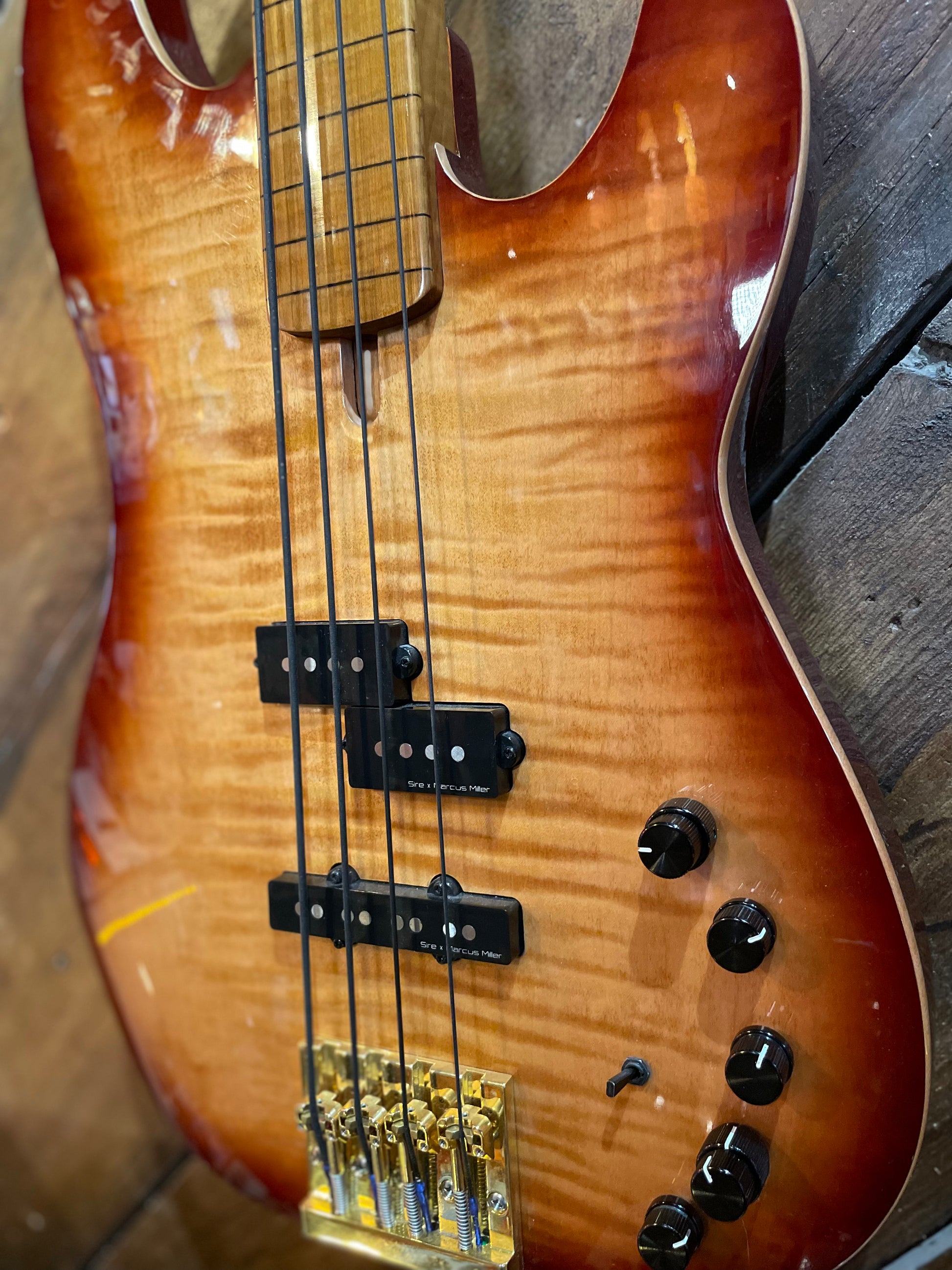 S/H Sire Marcus Miller P-10 Fretless Bass, FMT Tobacco Sunburst