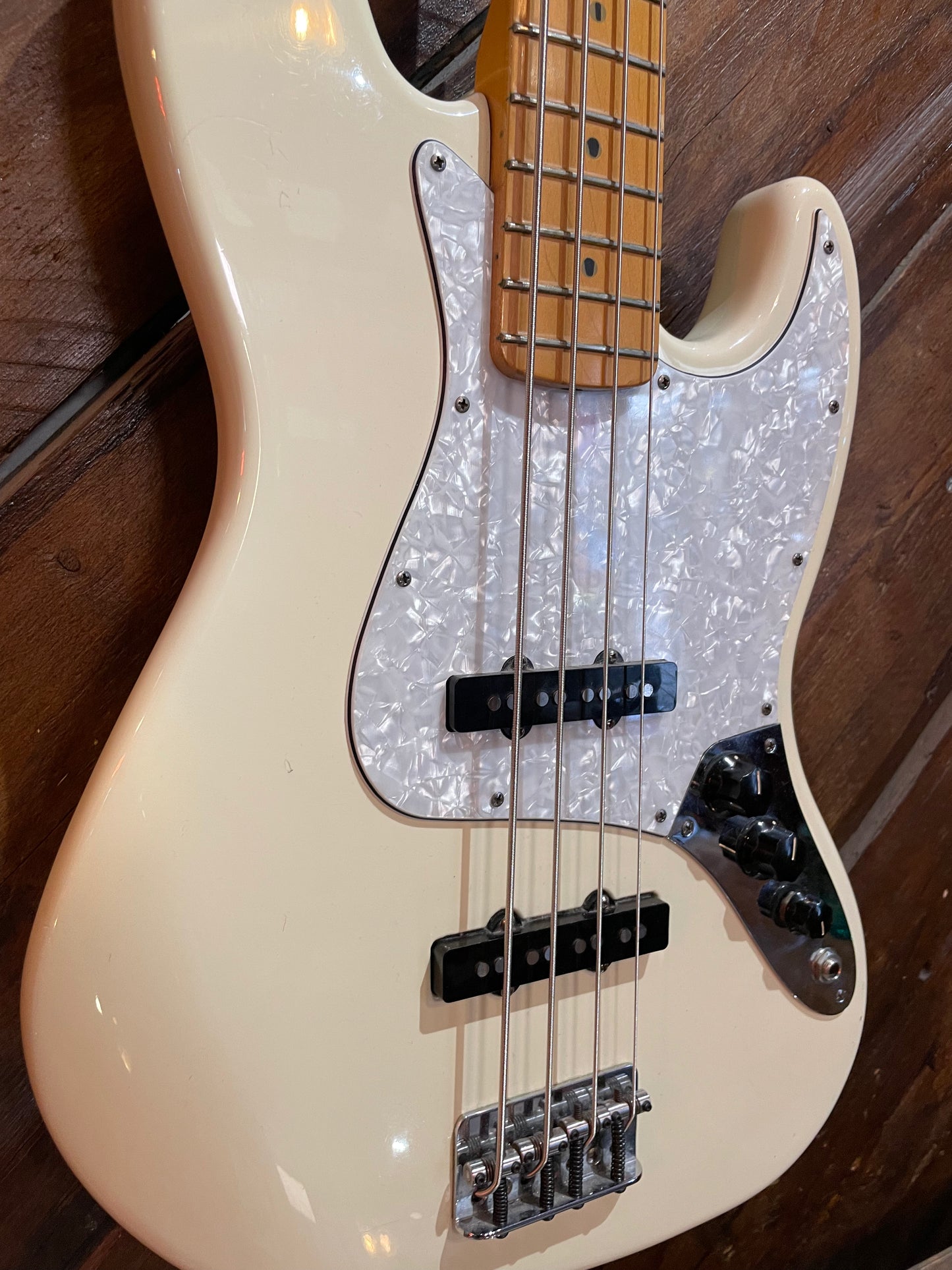 S/H 1998 Fender American Standard Jazz Bass, White