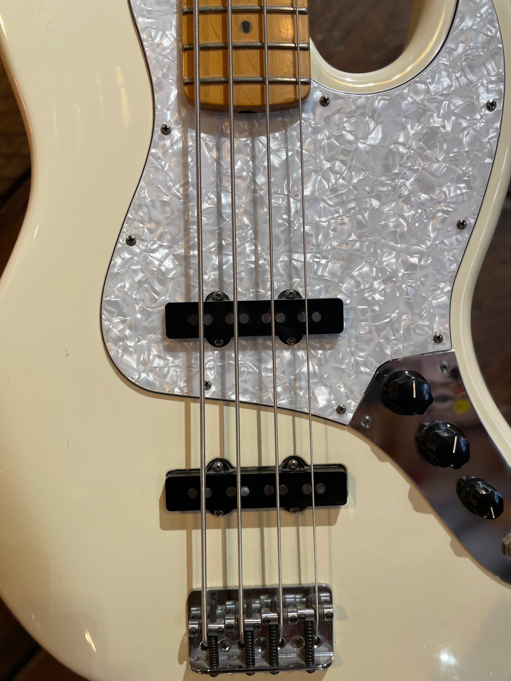 S/H 1998 Fender American Standard Jazz Bass, White