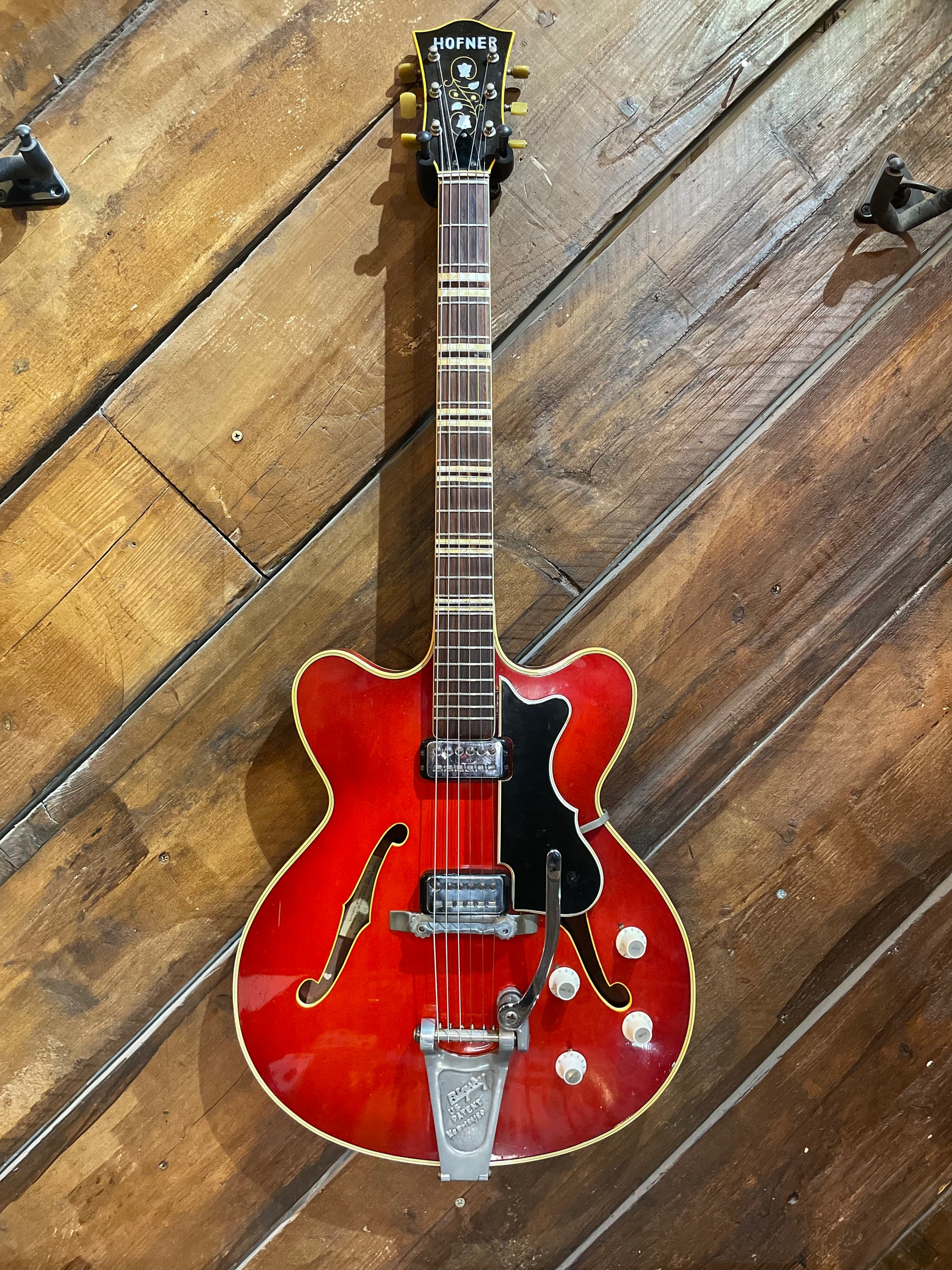 S/H 1960s Hofner Verythin, Cherry Red