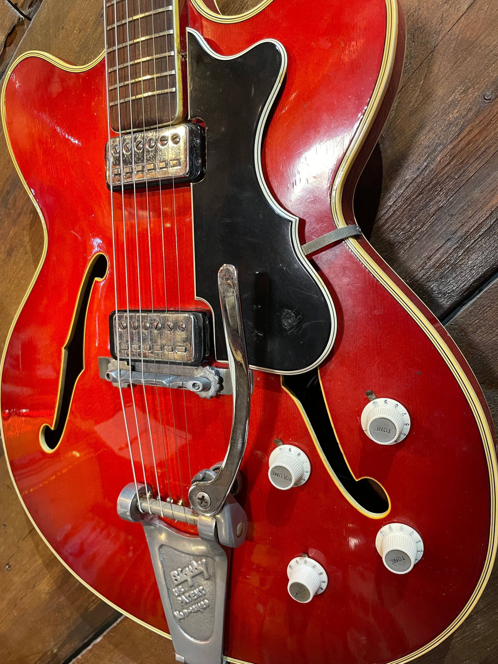 S/H 1960s Hofner Verythin, Cherry Red