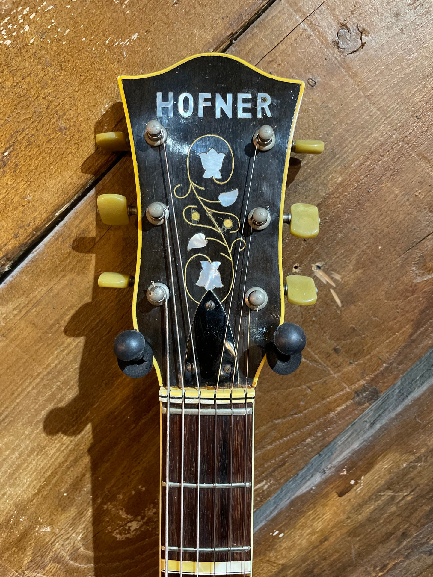 S/H 1960s Hofner Verythin, Cherry Red