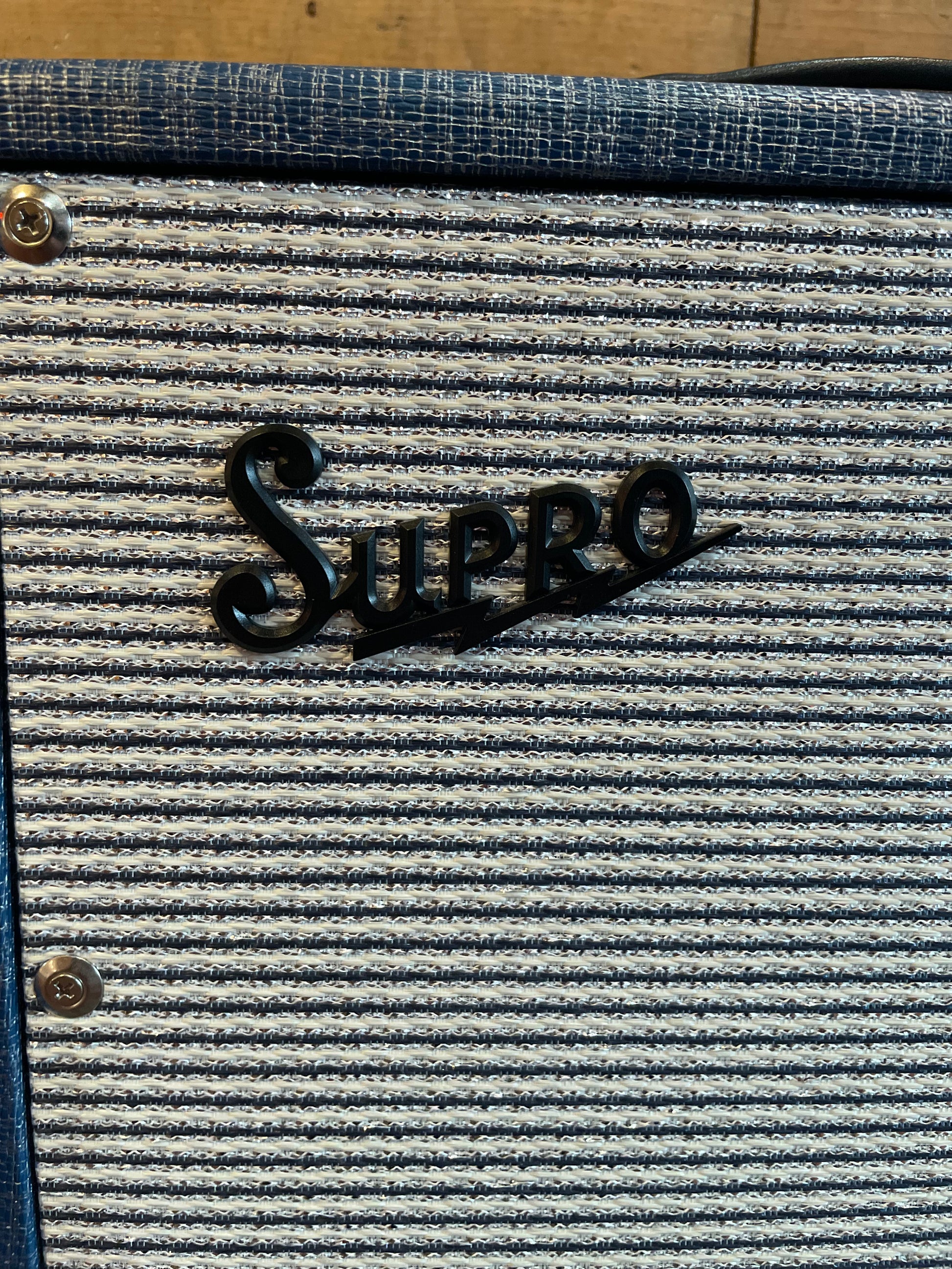S/H Supro 1970RK Keeley Custom, 25 Watt 1x10 Valve Combo Amplifier, Blue Rhino