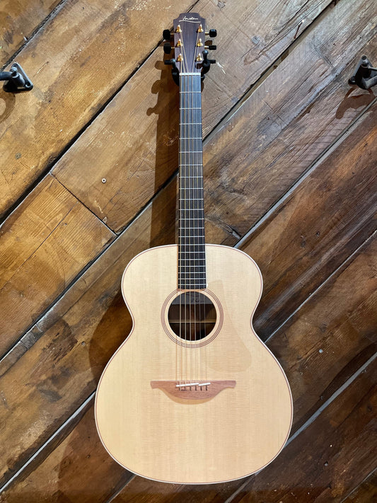 Lowden O-21 Spruce/Walnut Acoustic Guitar