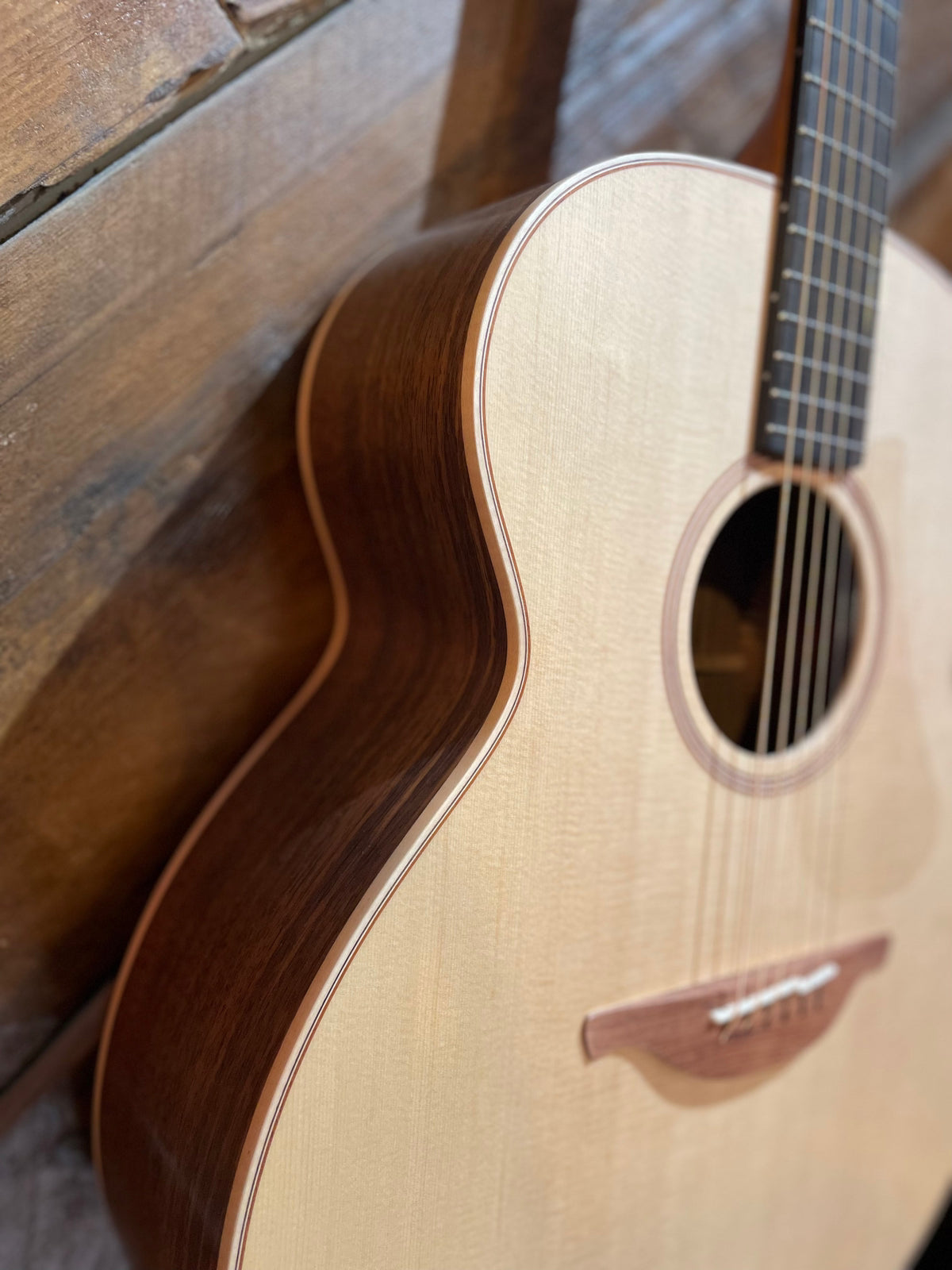 Lowden O-21 Spruce/Walnut Acoustic Guitar