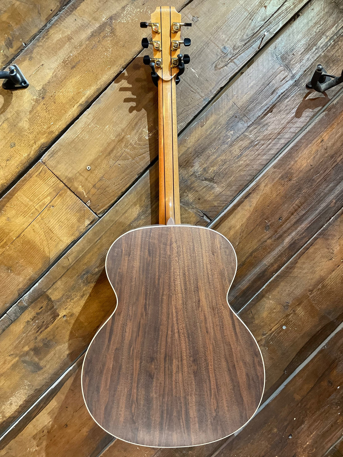 Lowden O-21 Spruce/Walnut Acoustic Guitar