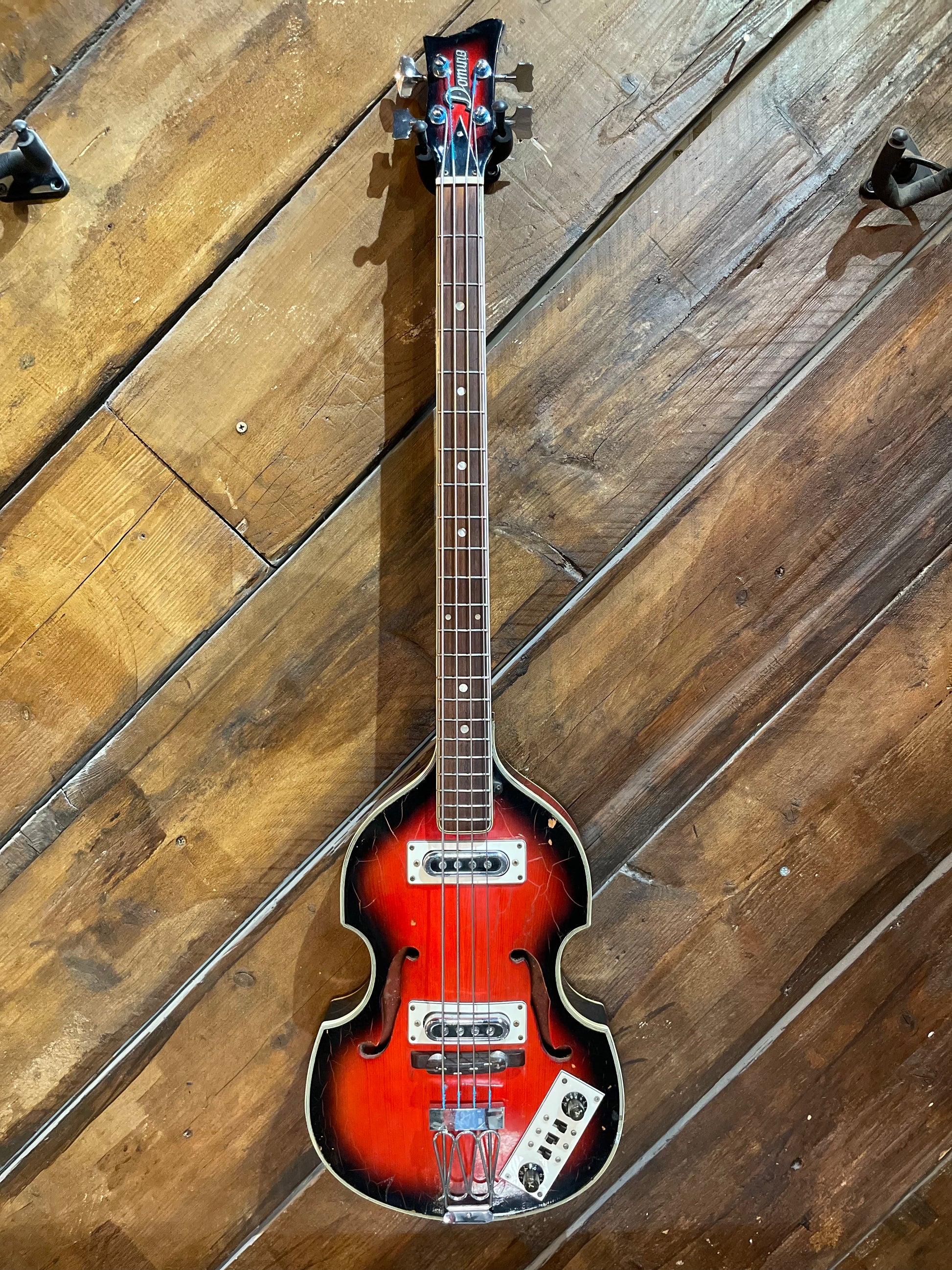 S/H 1960 Domino Japan Violin Beatle Bass, Red Burst