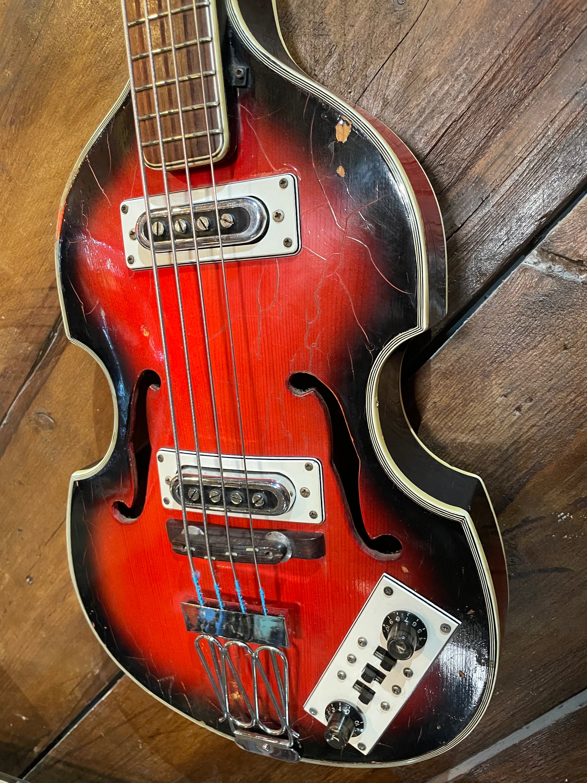 S/H 1960 Domino Japan Violin Beatle Bass, Red Burst