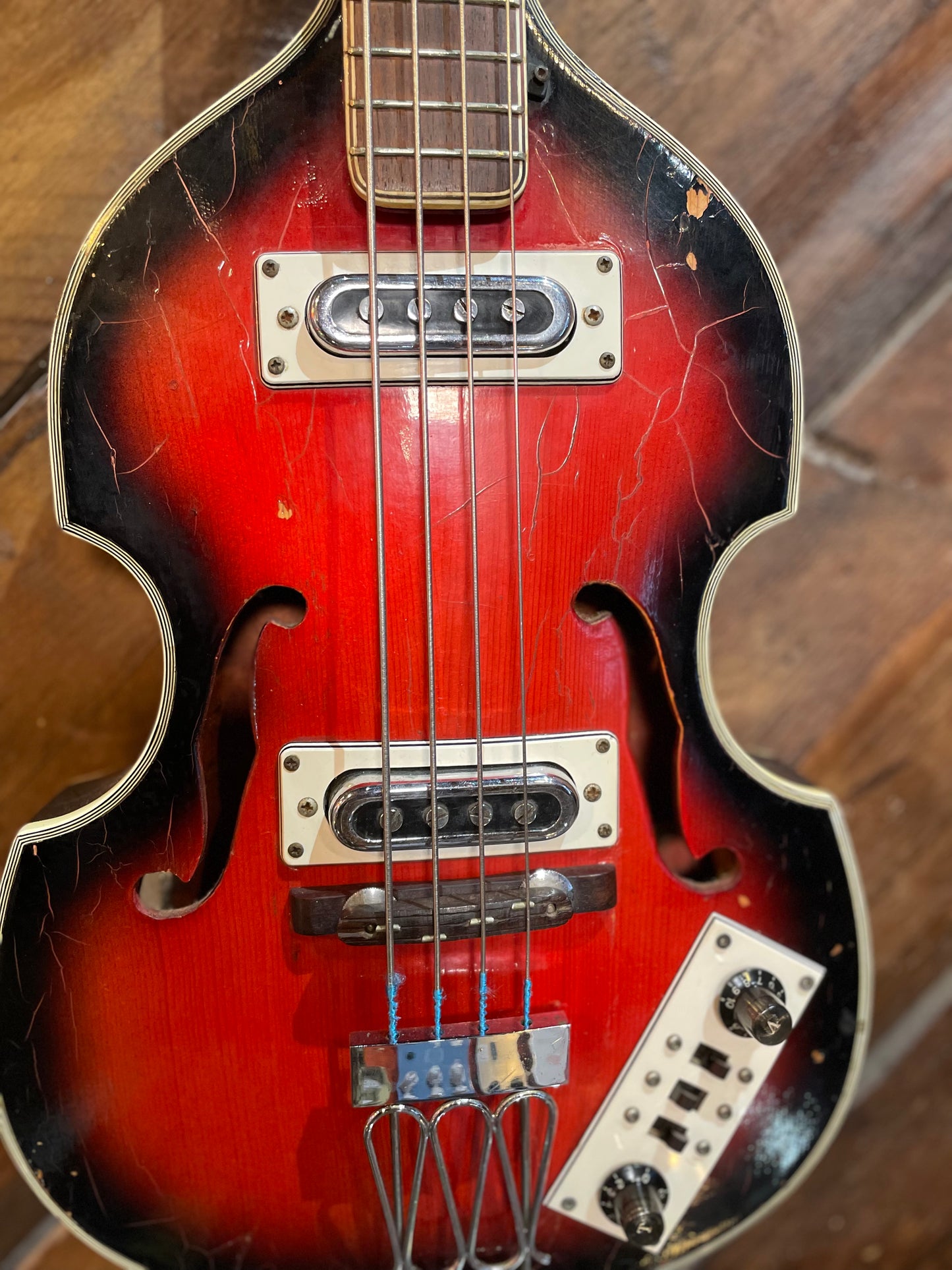 S/H 1960 Domino Japan Violin Beatle Bass, Red Burst