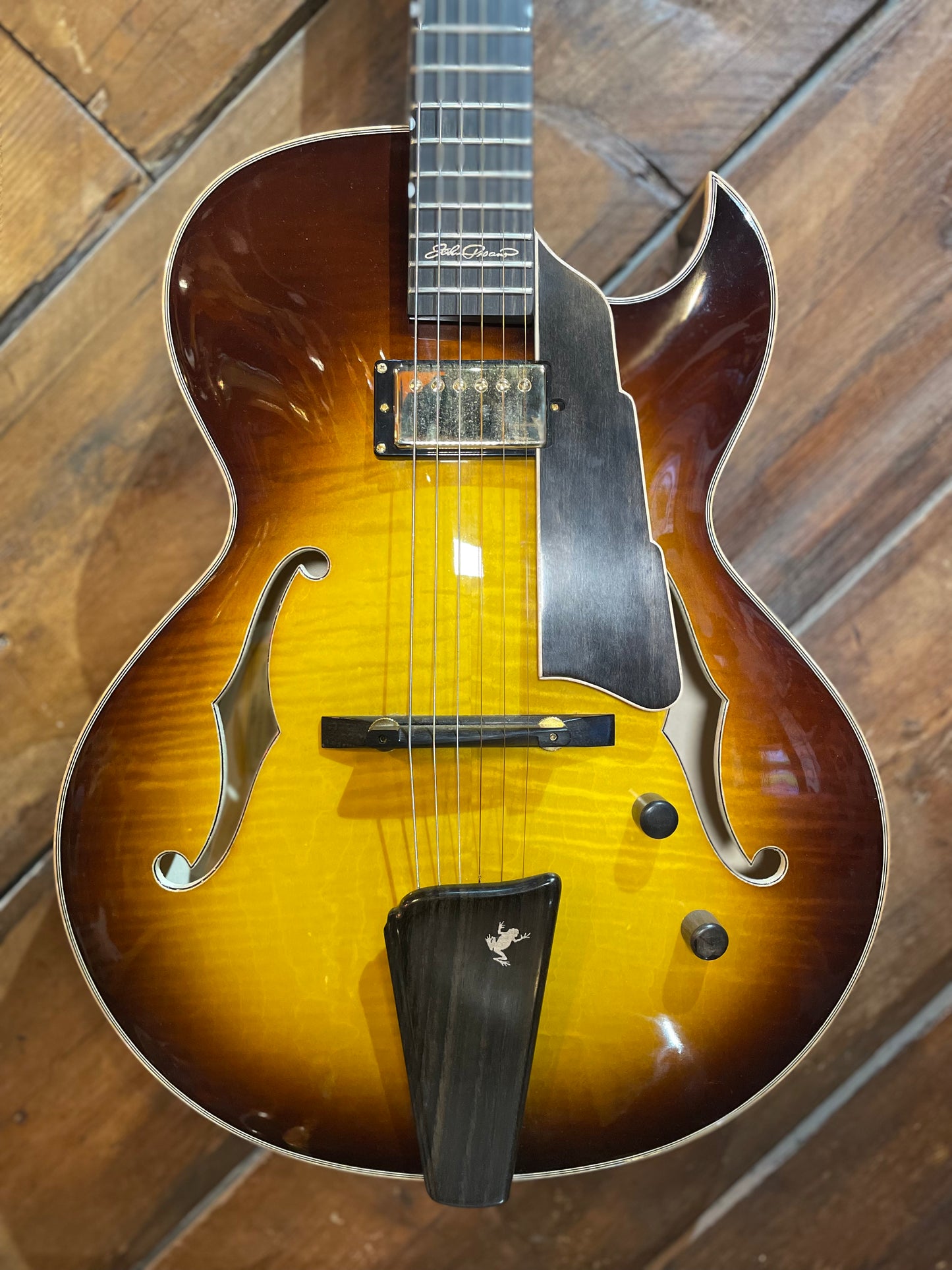 S/H Eastman AR480CE 'John Pisano' Hollow Body Electric Guitar, Sunburst