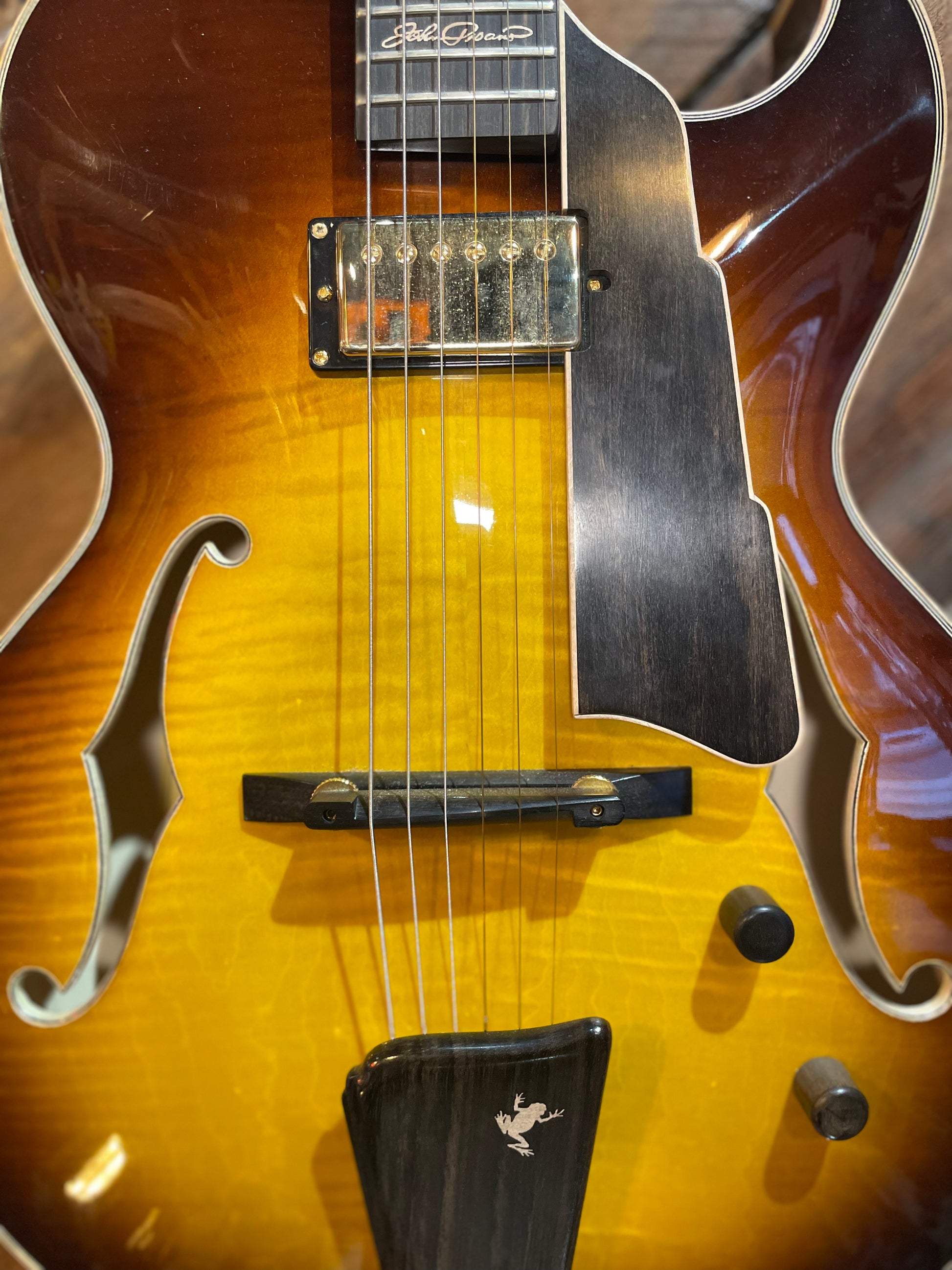 S/H Eastman AR480CE 'John Pisano' Hollow Body Electric Guitar, Sunburst