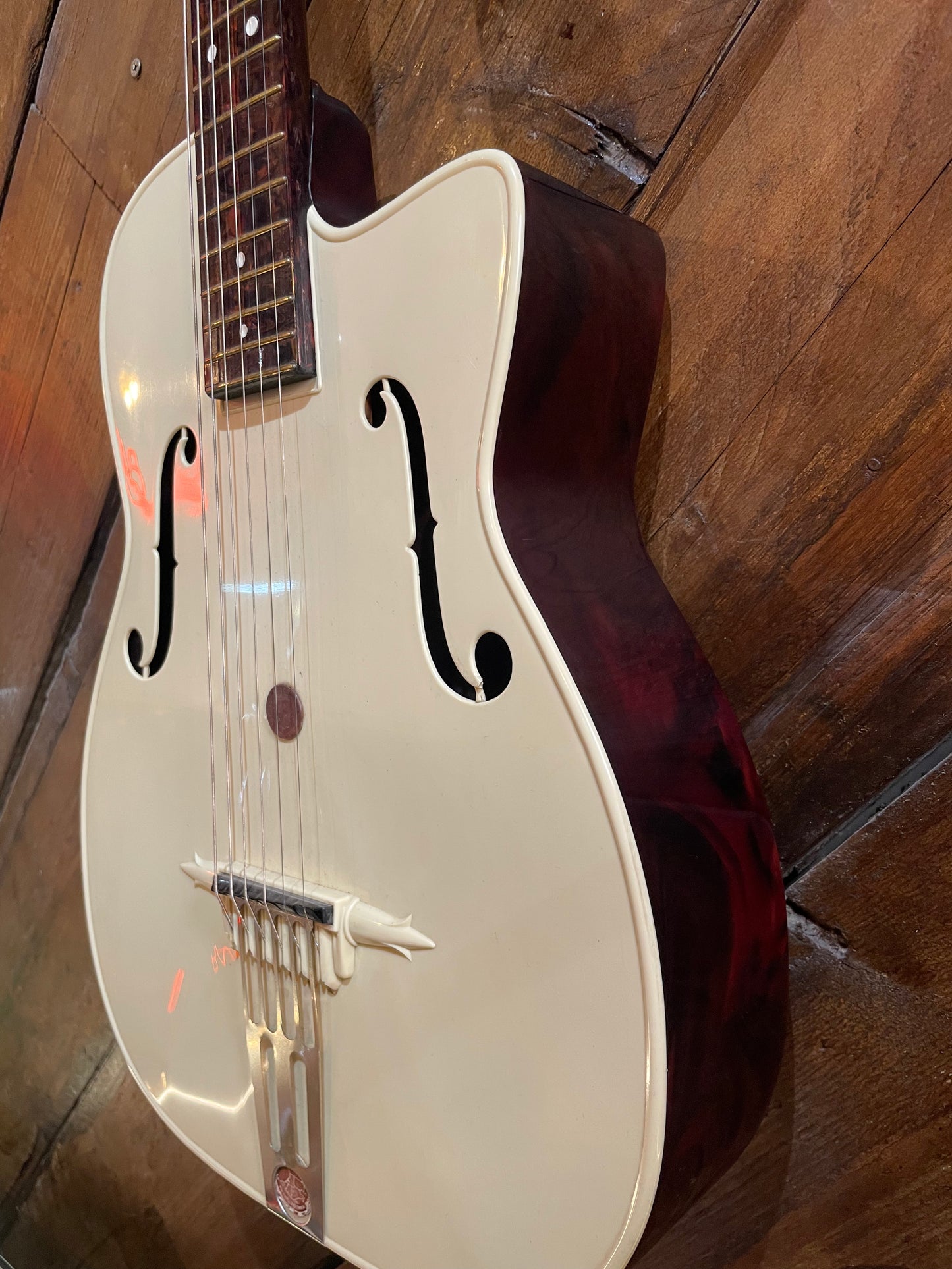 S/H 1950s Maccaferri G30 Plastic Flat-Top Jazz Guitar, White