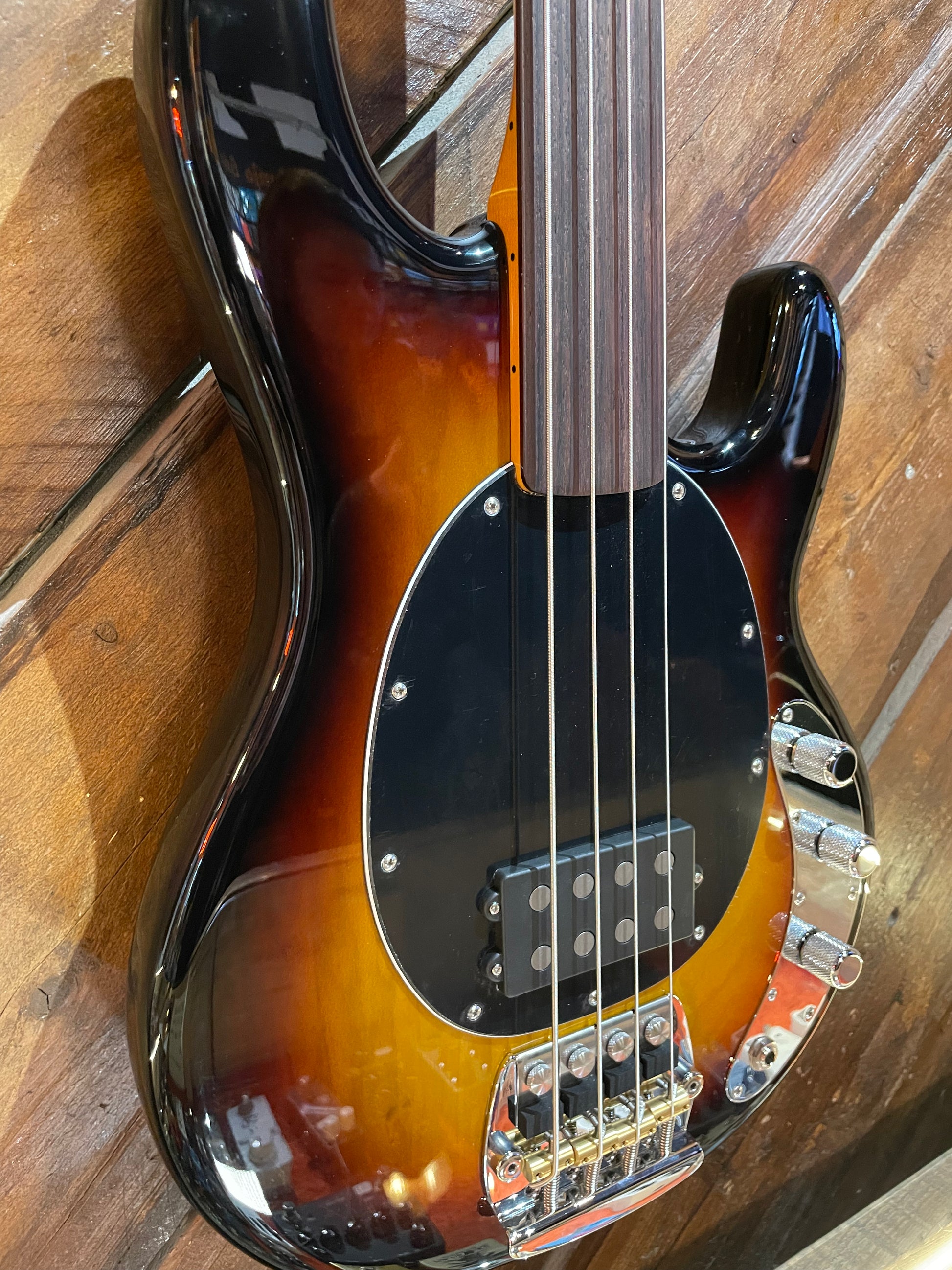 Music Man Pino Palladino Icon Signature Fretless StingRay 4, Vintage Sunburst NEW