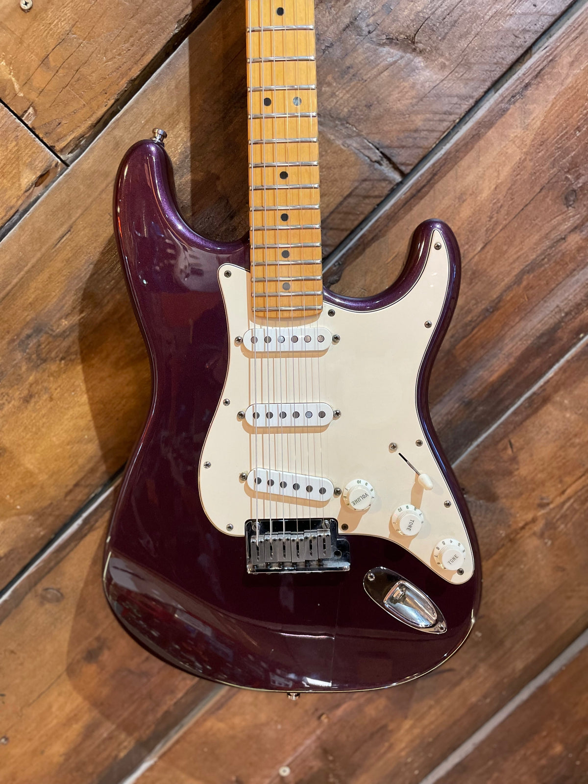 S/H 1999 Fender American Standard Stratocaster, Plum Purple Metallic