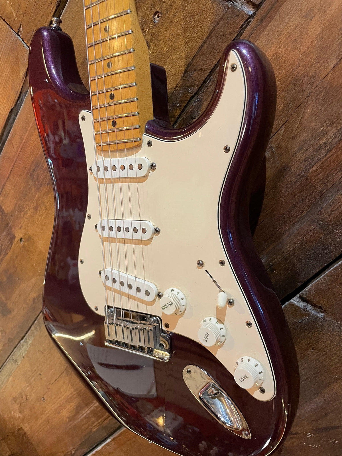 S/H 1999 Fender American Standard Stratocaster, Plum Purple Metallic