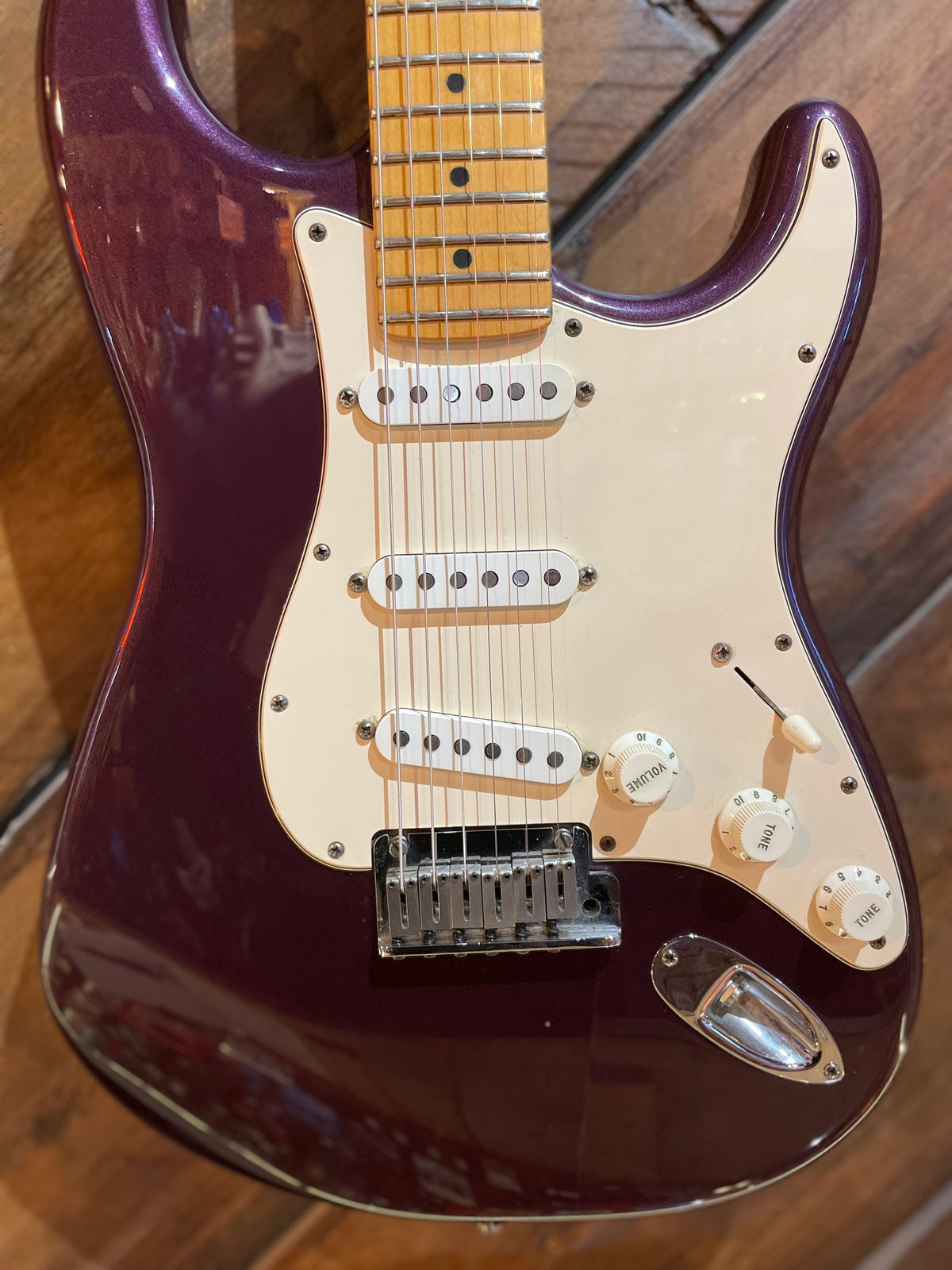 S/H 1999 Fender American Standard Stratocaster, Plum Purple Metallic
