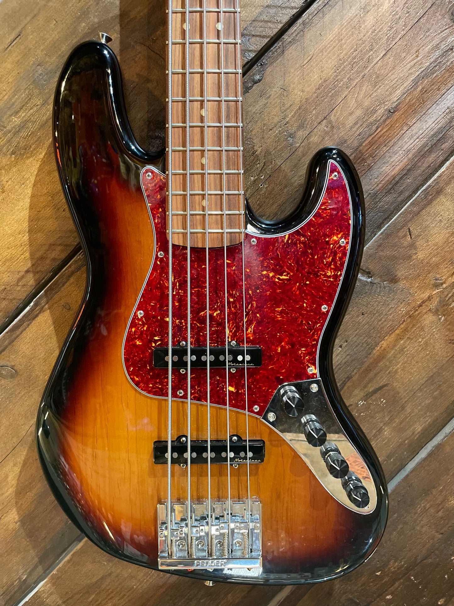 S/H Fender Player Plus Jazz Bass V, Three Tone Sunburst w/ Upgraded Sadowsky Preamp