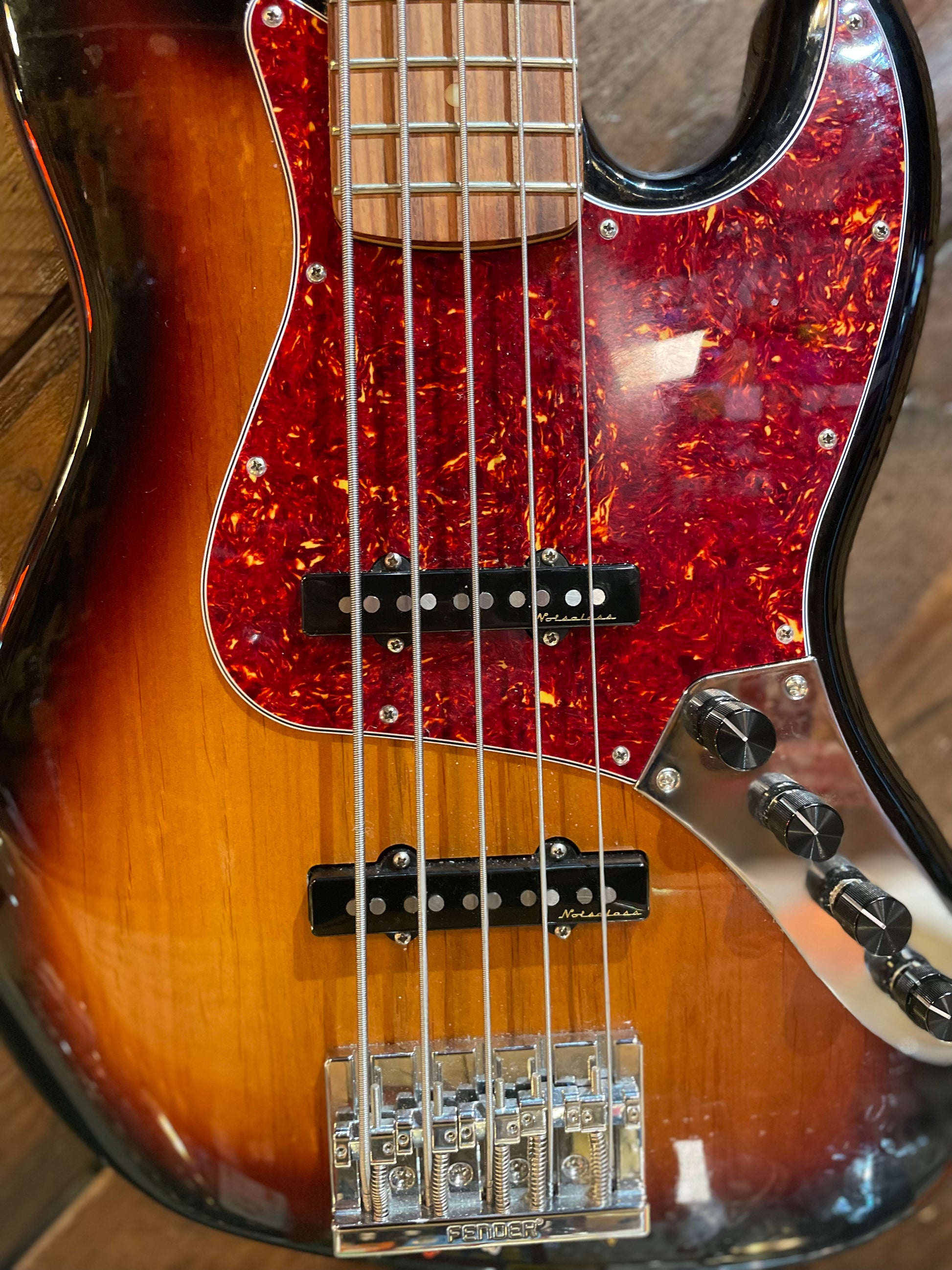 S/H Fender Player Plus Jazz Bass V, Three Tone Sunburst w/ Upgraded Sadowsky Preamp